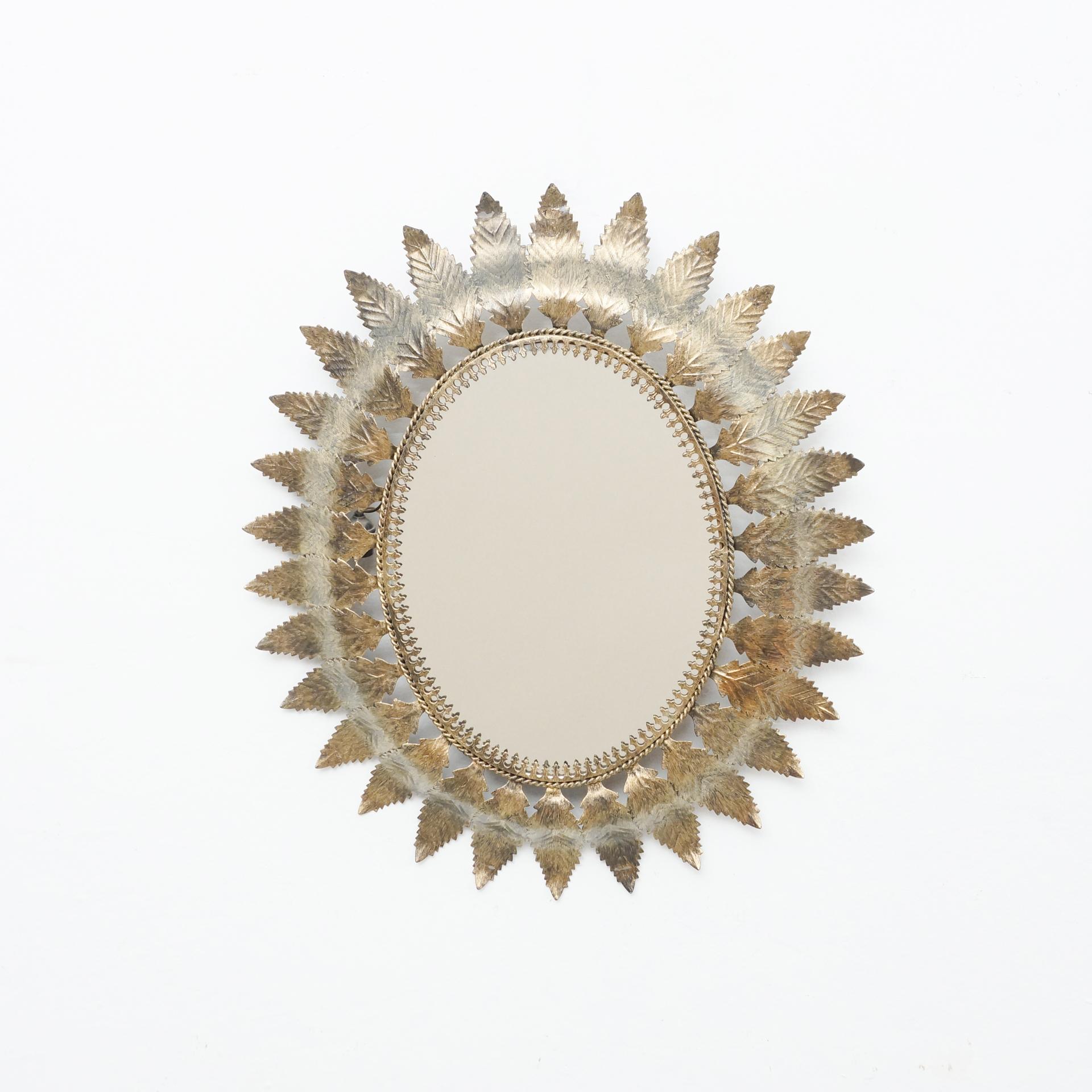 Mid-Century Modern sunburst mirror brass, circa 1960
Traditionally manufactured in France.
By unknown designer.

In original condition with minor wear consistent of age and use, preserving a beautiful patina.

 
