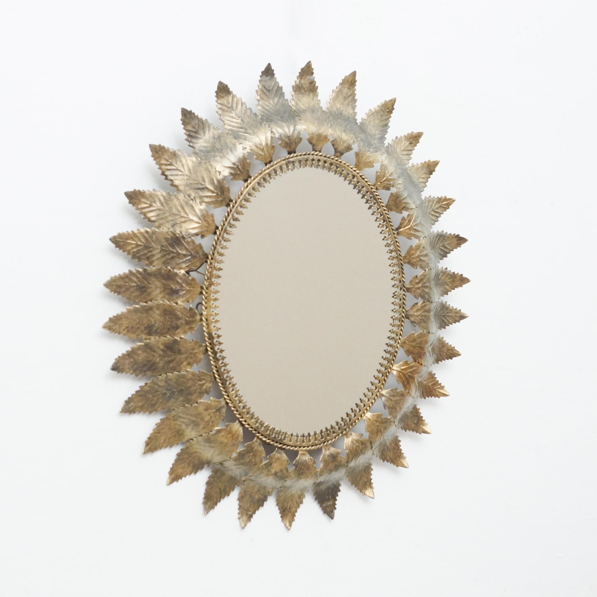 Mid-Century Modern Miroir Sunburst en laiton, moderne du milieu du siècle dernier, vers 1960 en vente
