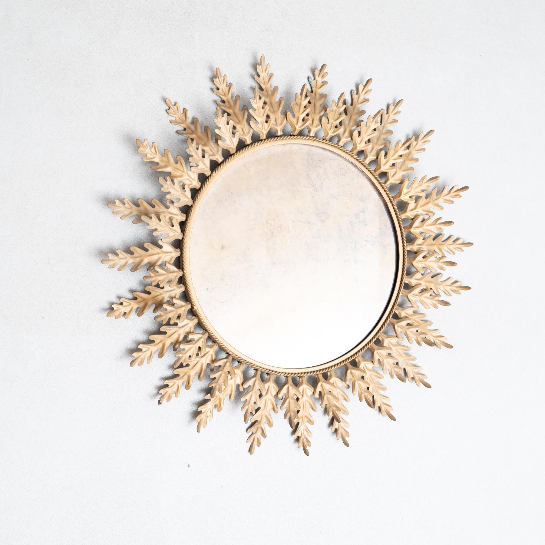 Mid-Century moderno Specchio a raggiera in ottone, metà del secolo scorso, 1960 circa in vendita