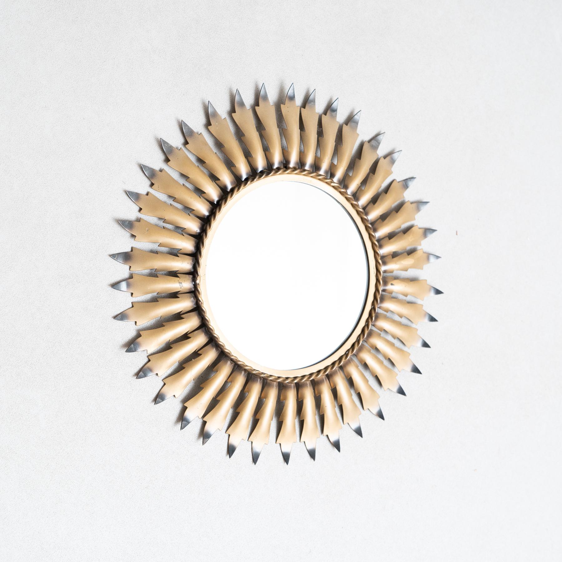 Mid-Century moderno Specchio a raggiera in ottone, metà del secolo scorso, 1960 circa in vendita
