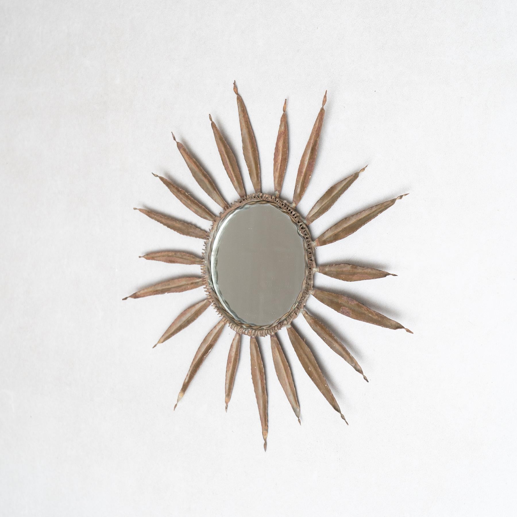 Français Miroir The Moderns Sunburst en laiton, vers 1960 en vente