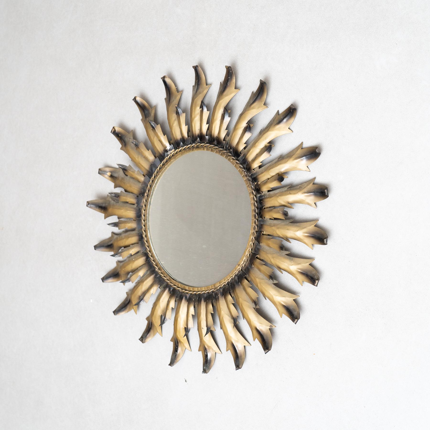 Francese Specchio a raggiera in ottone, metà del secolo scorso, 1960 circa in vendita