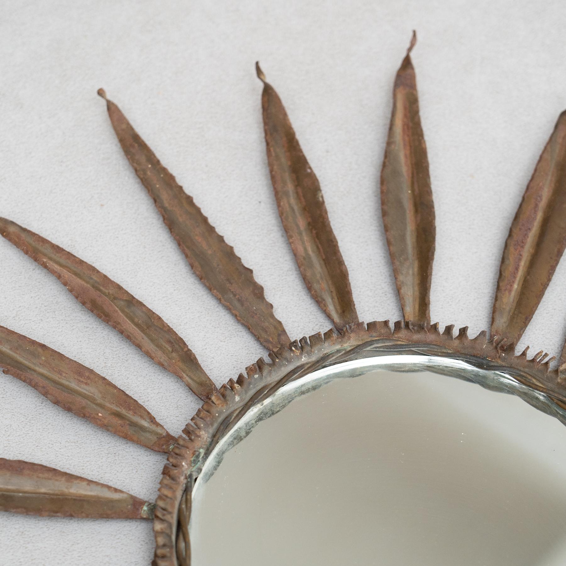 Métal Miroir The Moderns Sunburst en laiton, vers 1960 en vente