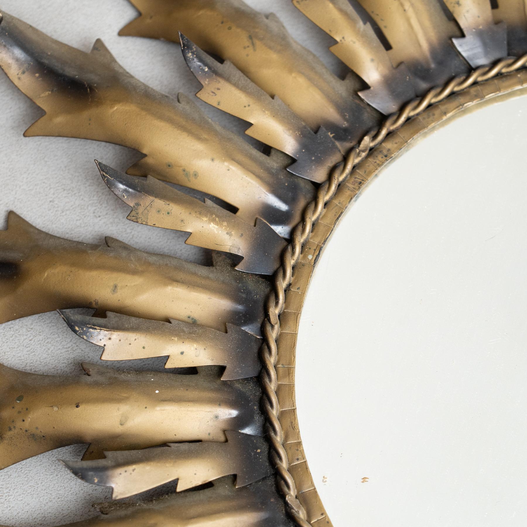 Metallo Specchio a raggiera in ottone, metà del secolo scorso, 1960 circa in vendita