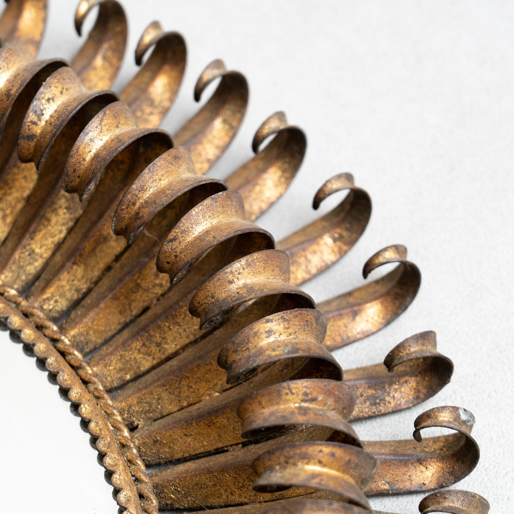 Metallo Specchio a raggiera in ottone, metà del secolo scorso, 1960 circa in vendita