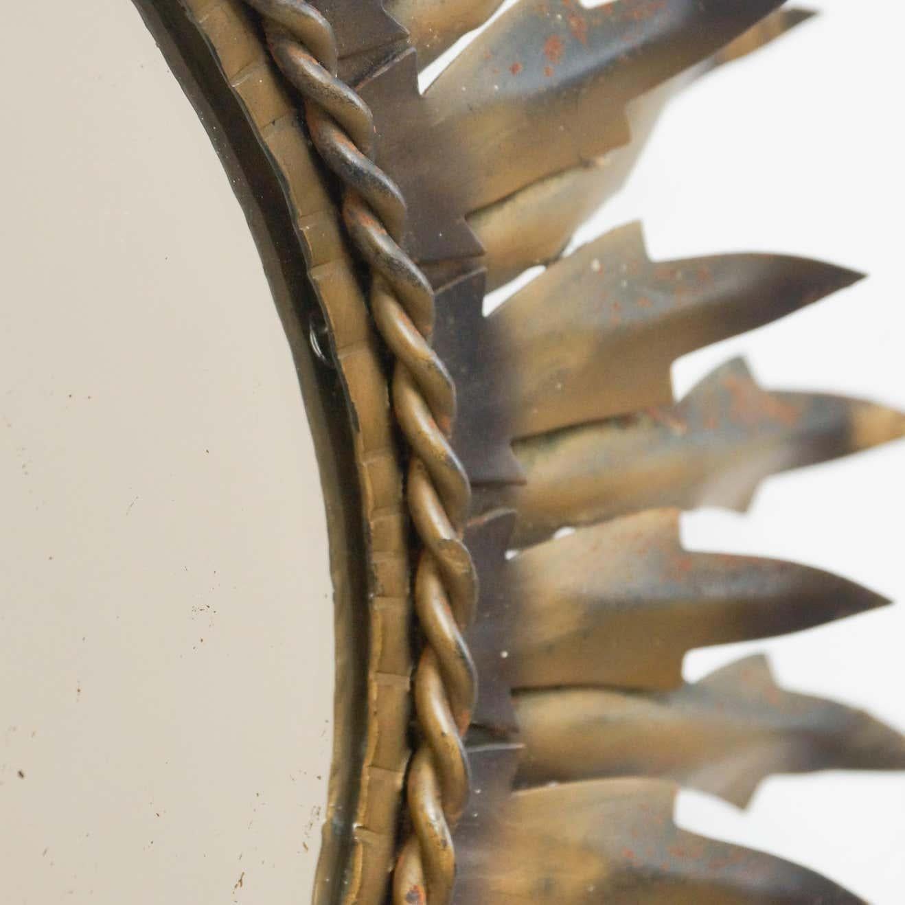 Specchio a raggiera in ottone, metà del secolo scorso, 1960 circa in vendita 1
