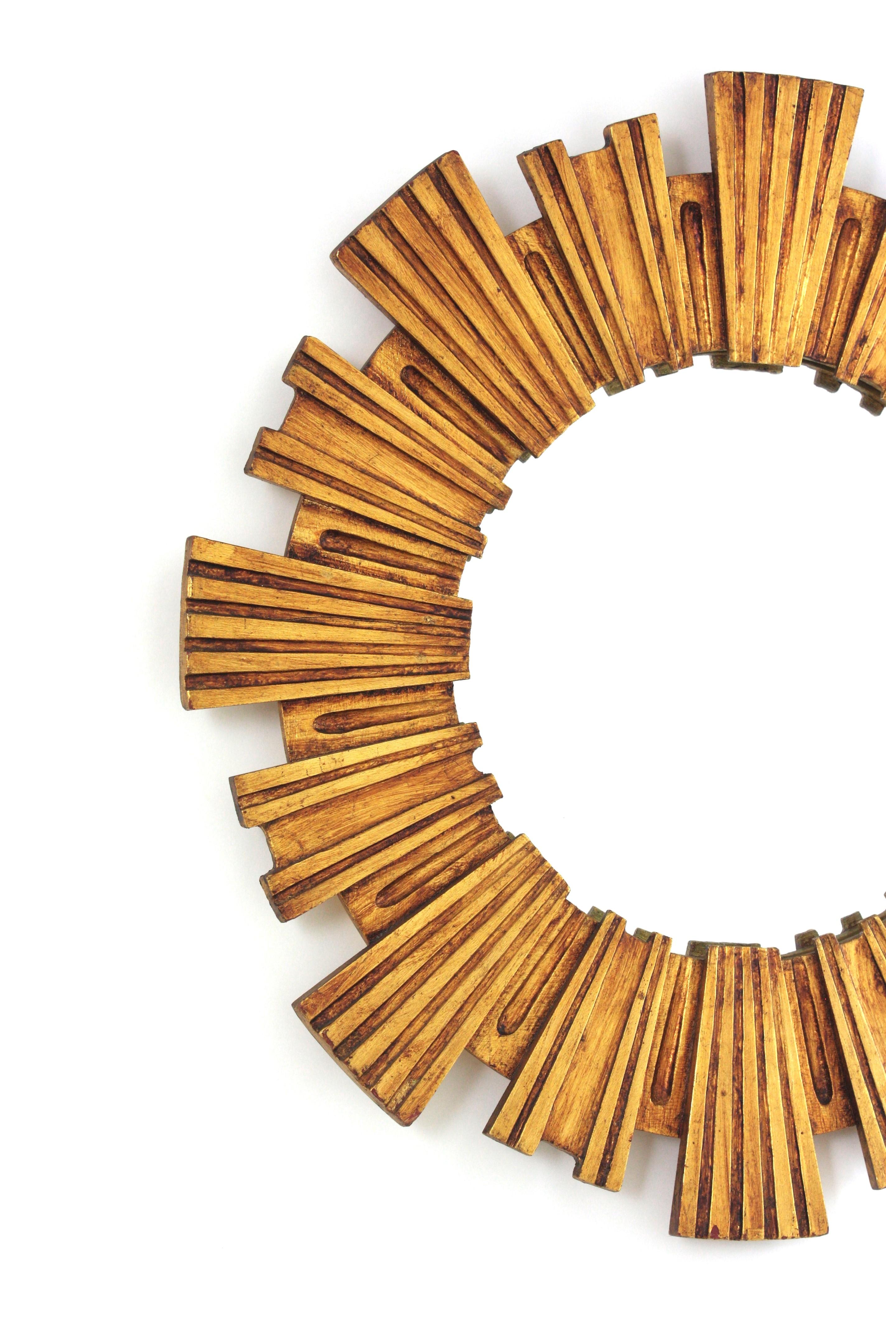 Espejo de mediados de siglo en madera de giltwood tallada, España Años 50 Moderno de mediados de siglo en venta