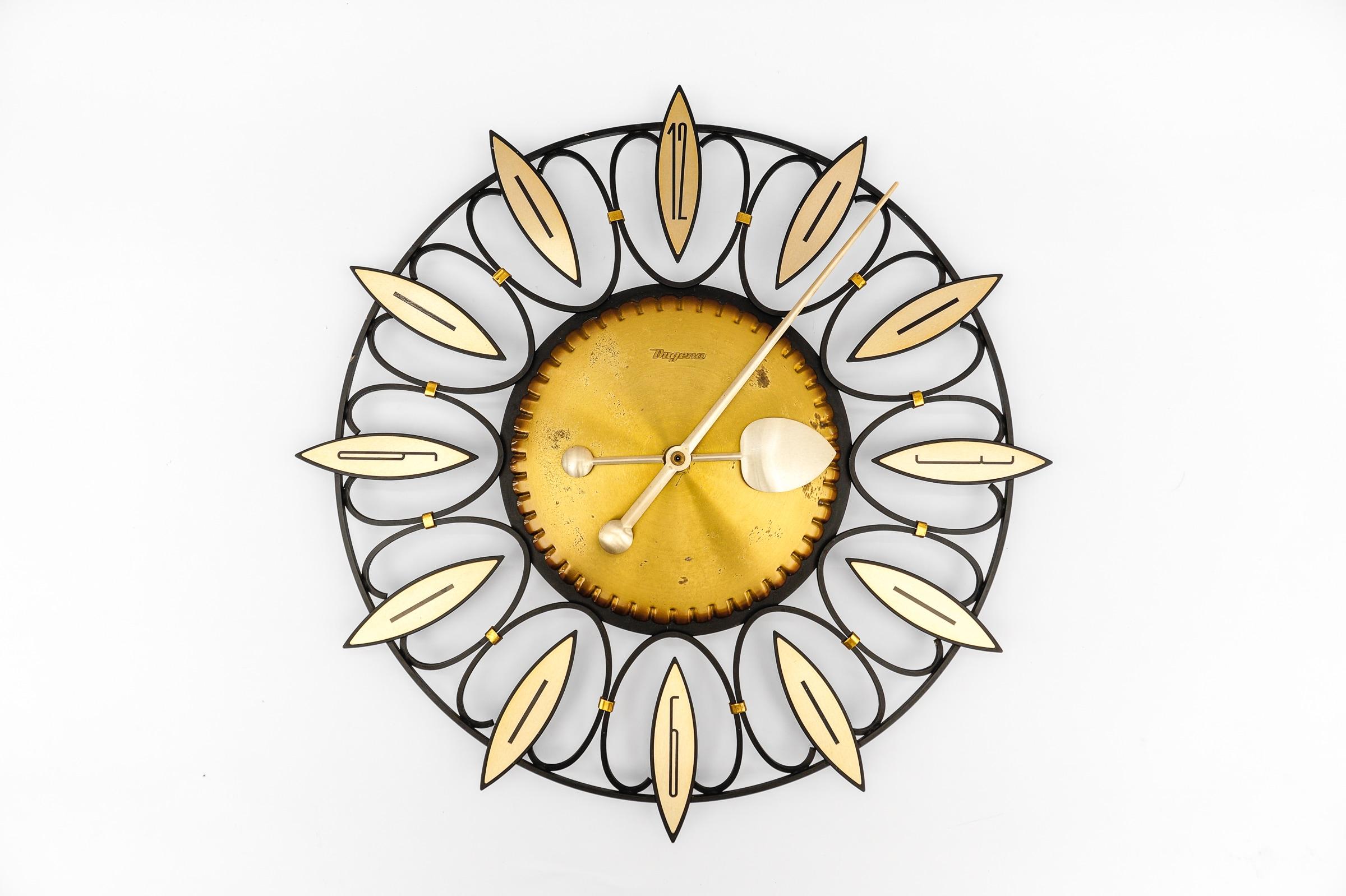 Superbe horloge murale en laiton et métal. 

L'un des plus beaux modèles que j'ai vus à ce jour.

Un accroche-regard par excellence.

Fabriqué en Allemagne.

Horloge électrique à piles.