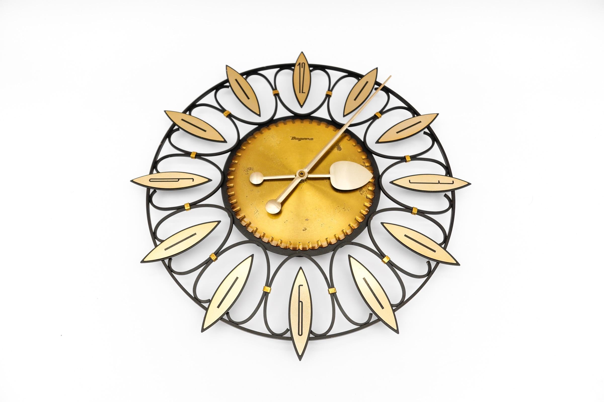 Mid-Century Modern Horloge murale Sunburst de DUGENA en laiton, Allemagne, années 1960 en vente