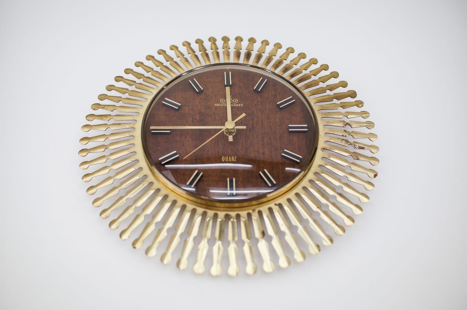 Stunning sunburst wall clock made of brass, metal and glass. 

One of the most beautiful models I have seen to date.

An eye catcher par excellence.

Made in Germany.

Electric, battery operated clock.