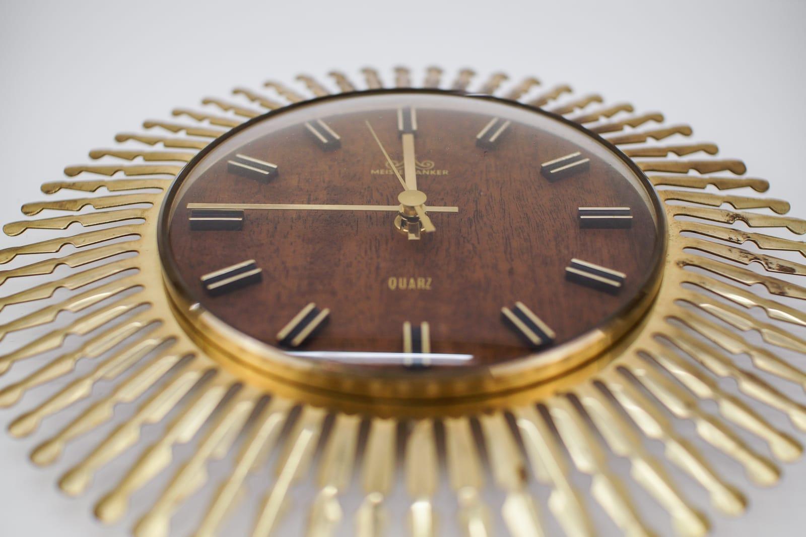 Mid-Century Modern Sunburst Wall Clock by Meister Anker in Brass, 1960s Germany In Good Condition For Sale In Nürnberg, Bayern
