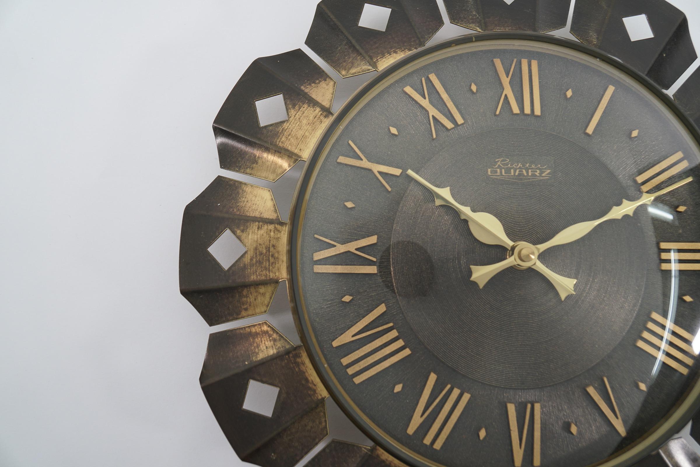 Mid-Century Modern Sunburst Wall Clock by Richter Quarz in Brass, 1960s Germany In Good Condition For Sale In Nürnberg, Bayern