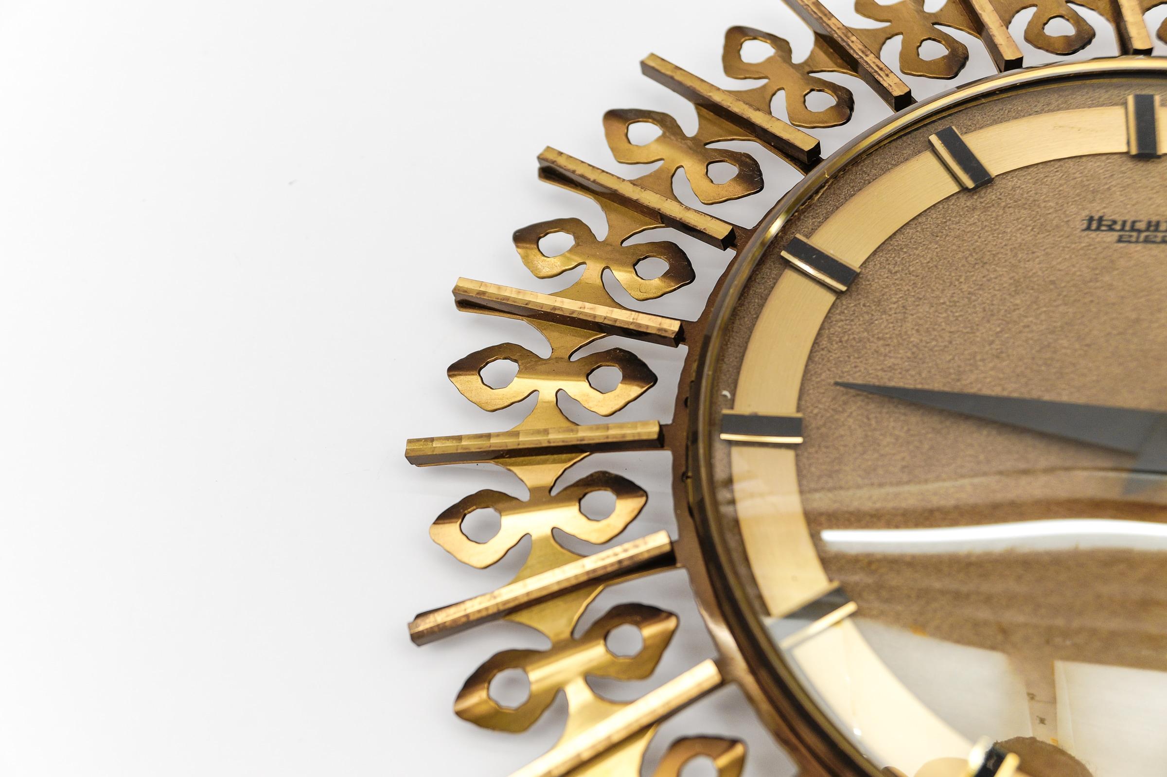 Horloge murale Sunburst de TRICHTER en laiton, Allemagne, années 1960 en vente 1