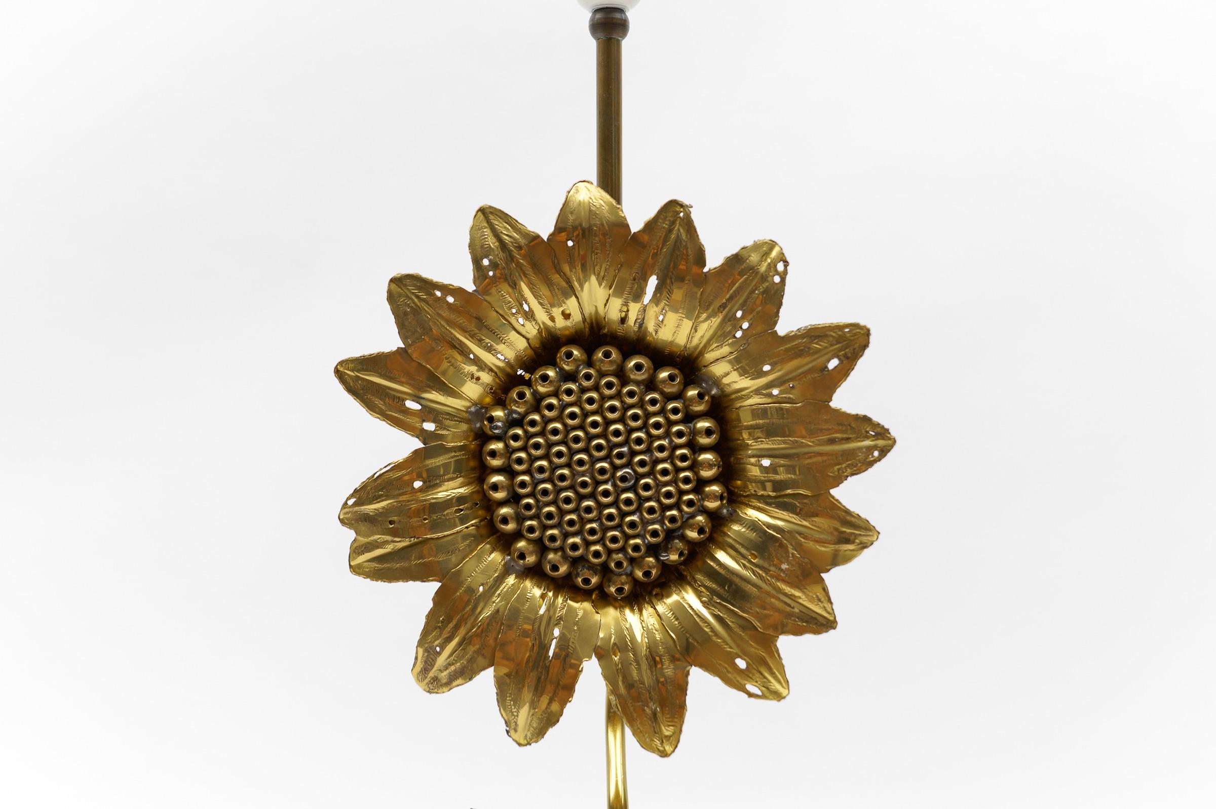 Moderne Sonnenblumen-Tischlampe aus Messing und Holz aus der Mitte des Jahrhunderts, 1960er Jahre   im Angebot 6