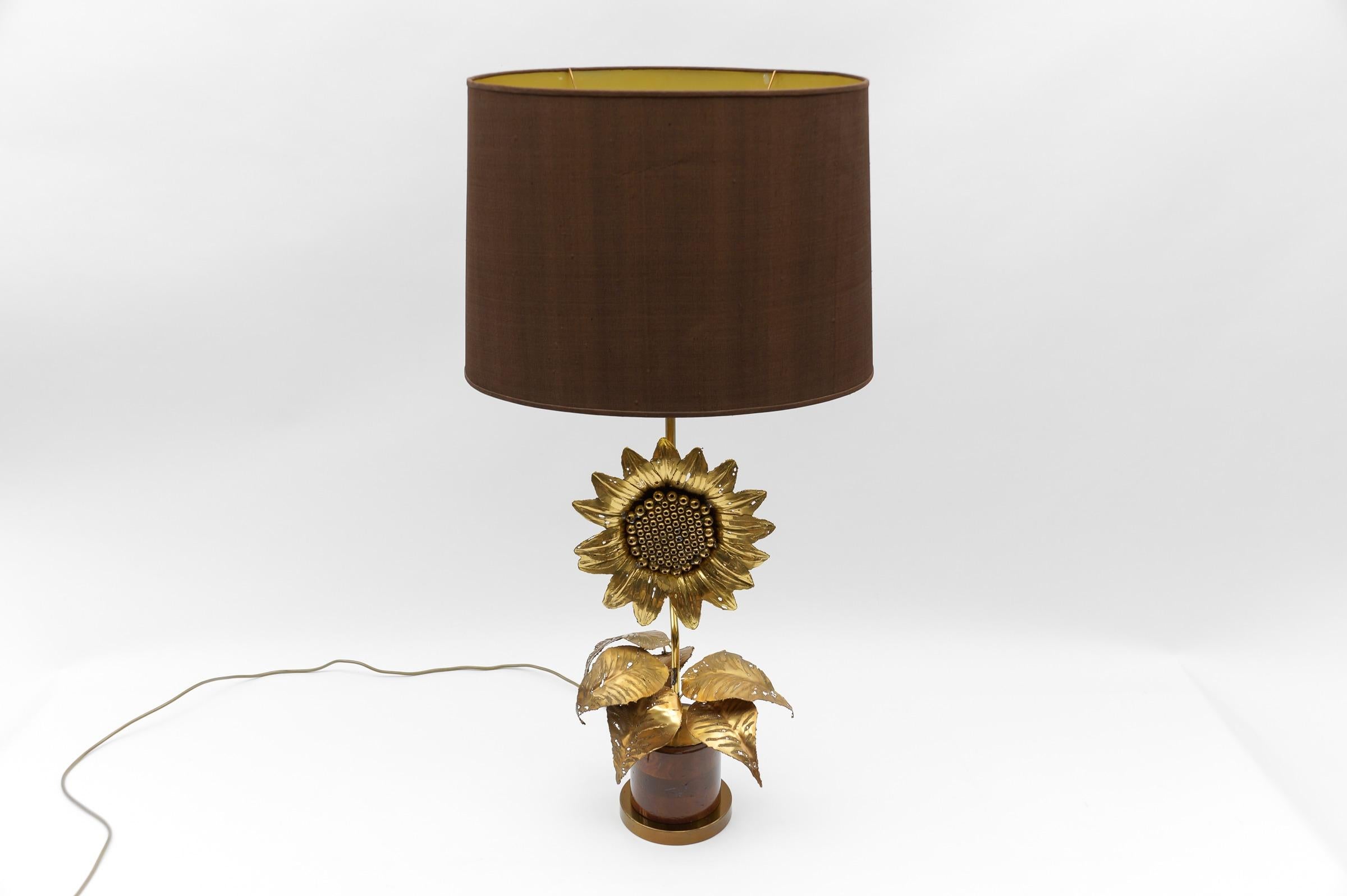 MidCentury Modern Sunflower Table Lamp made in Brass and Wood, 1960s