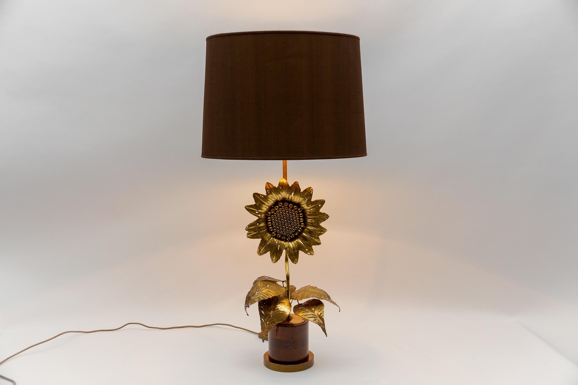 Mid-Century Modern Sunflower Table Lamp made in Brass and Wood, 1960s   In Good Condition For Sale In Nürnberg, Bayern