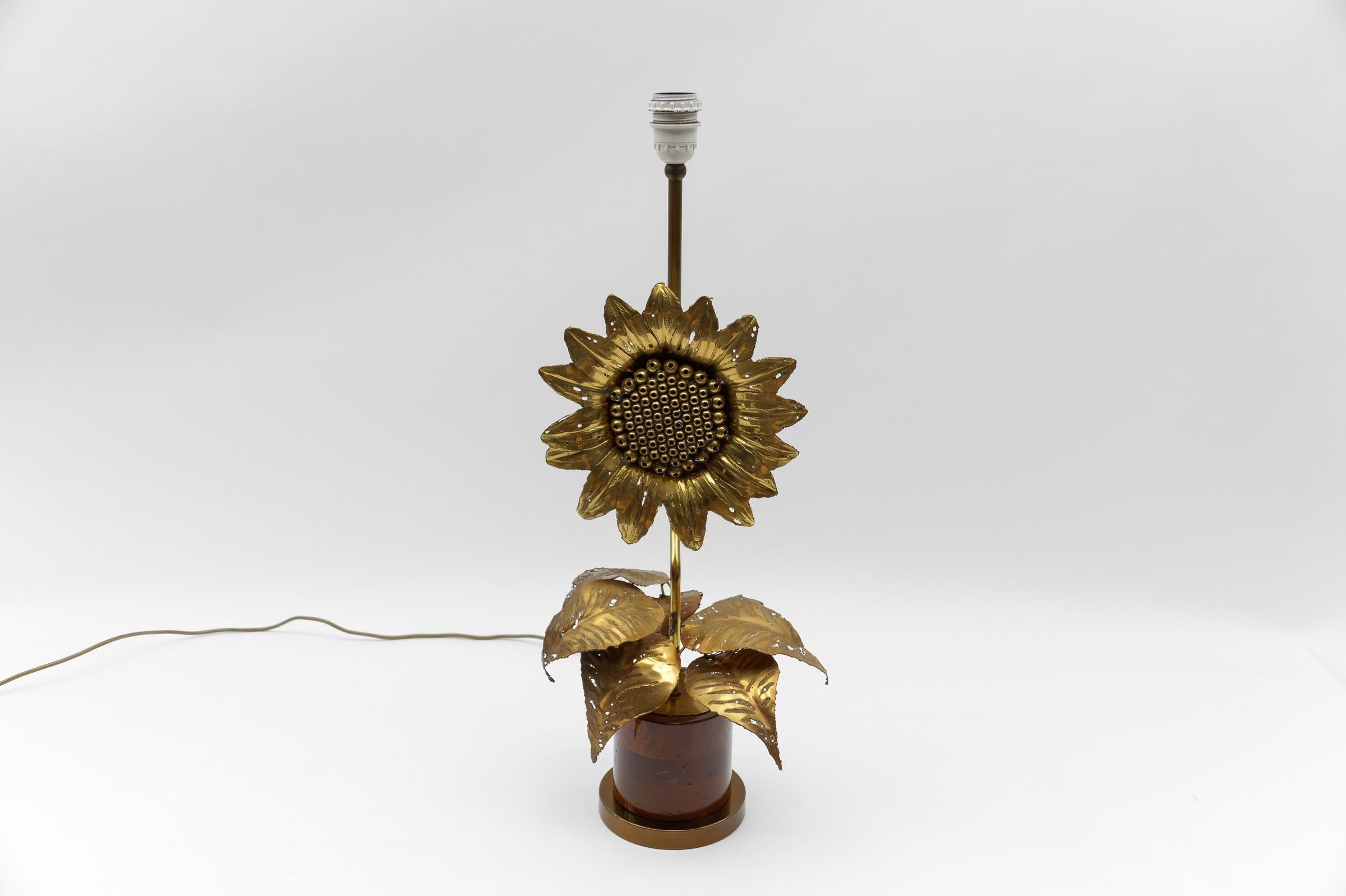 Moderne Sonnenblumen-Tischlampe aus Messing und Holz aus der Mitte des Jahrhunderts, 1960er Jahre   im Angebot 2