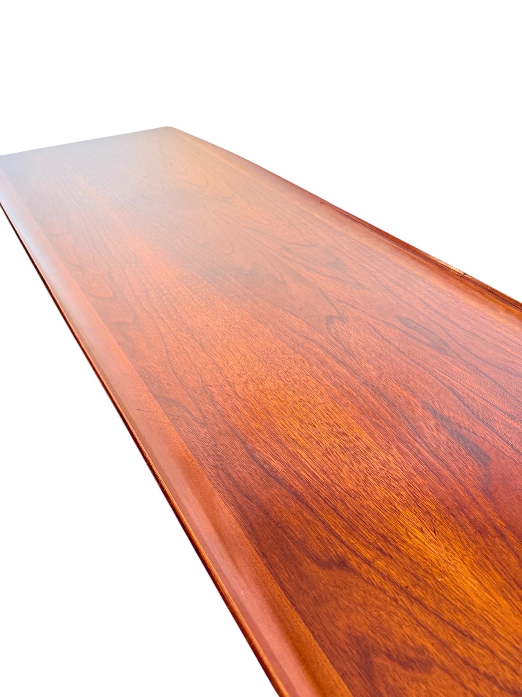 Mid-Century Modern Surfboard Coffee Table by Bassett in Black Walnut In Good Condition In Brooklyn, NY