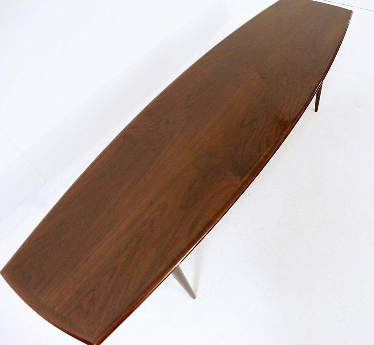 Mid-Century Modern Surfboard Coffee Table In Good Condition In Brussels , BE