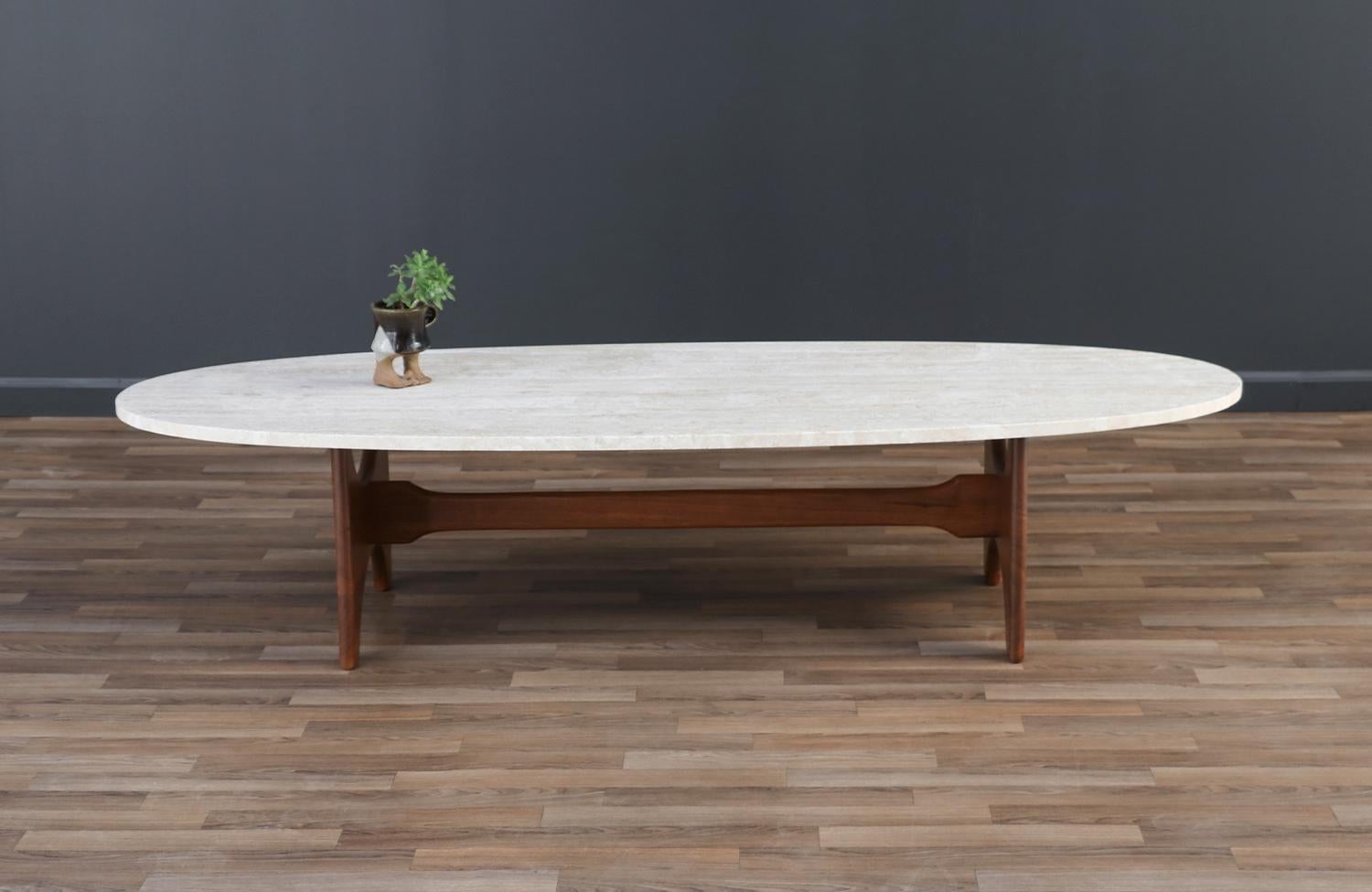 Mid-Century Modern Table basse « Surfboard » moderne du milieu du siècle dernier avec plateau en pierre de travertin en vente