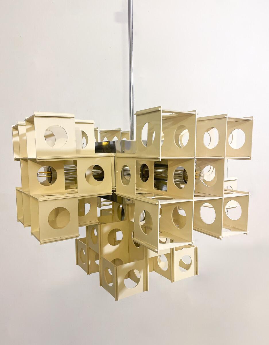 Suspension moderne du milieu du siècle par Francesco Bocola pour Stilnovo, plastique et métal, Italie - Signée

Stilnovo
Milan 1946 - 1988
Fabricant d'éclairage

Stilnovo est une entreprise fondée par Bruno Gatta en 1946. Stilnovo fait partie de la
