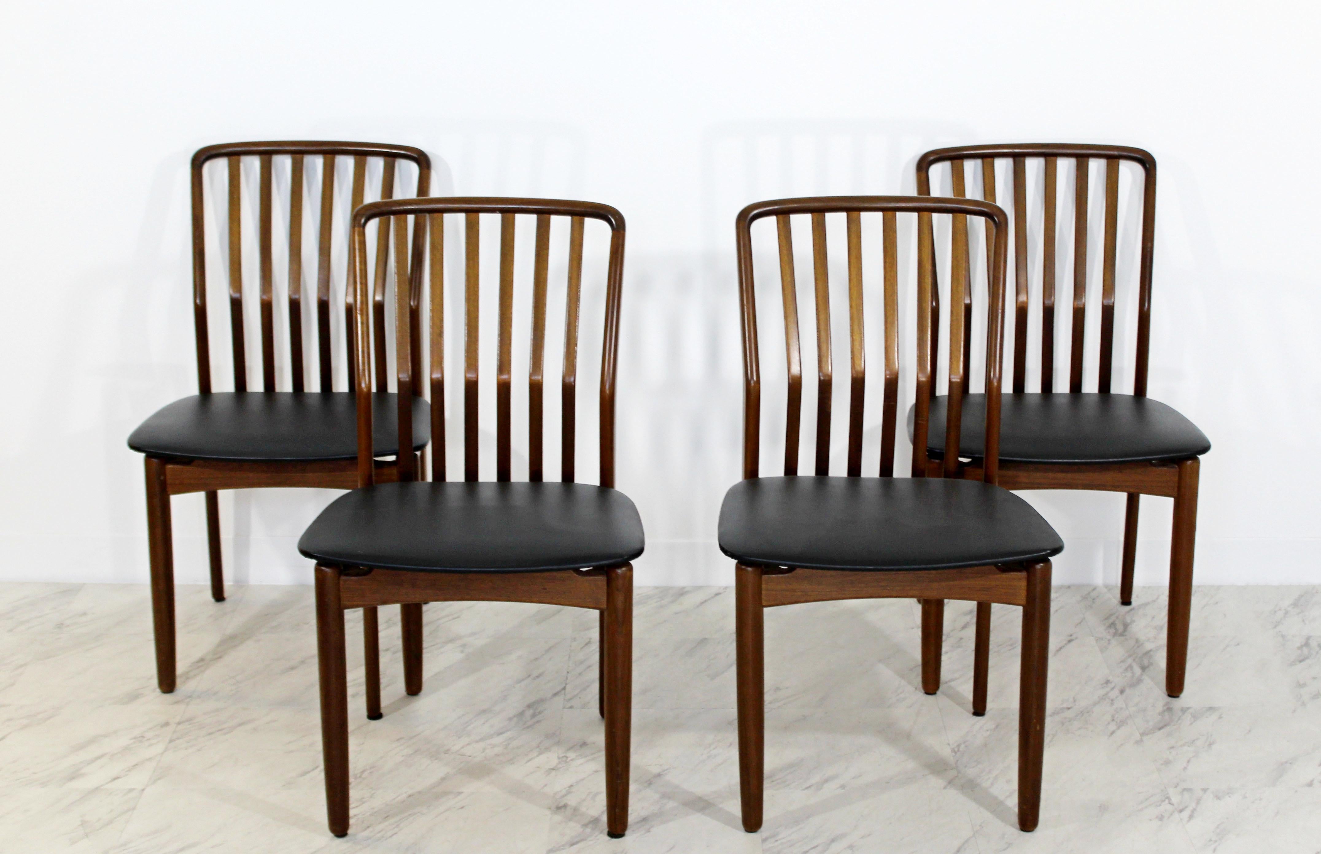 Mid-Century Modern Sven Madsen Set of 4 Walnut Side Dining Chairs Danish In Good Condition In Keego Harbor, MI