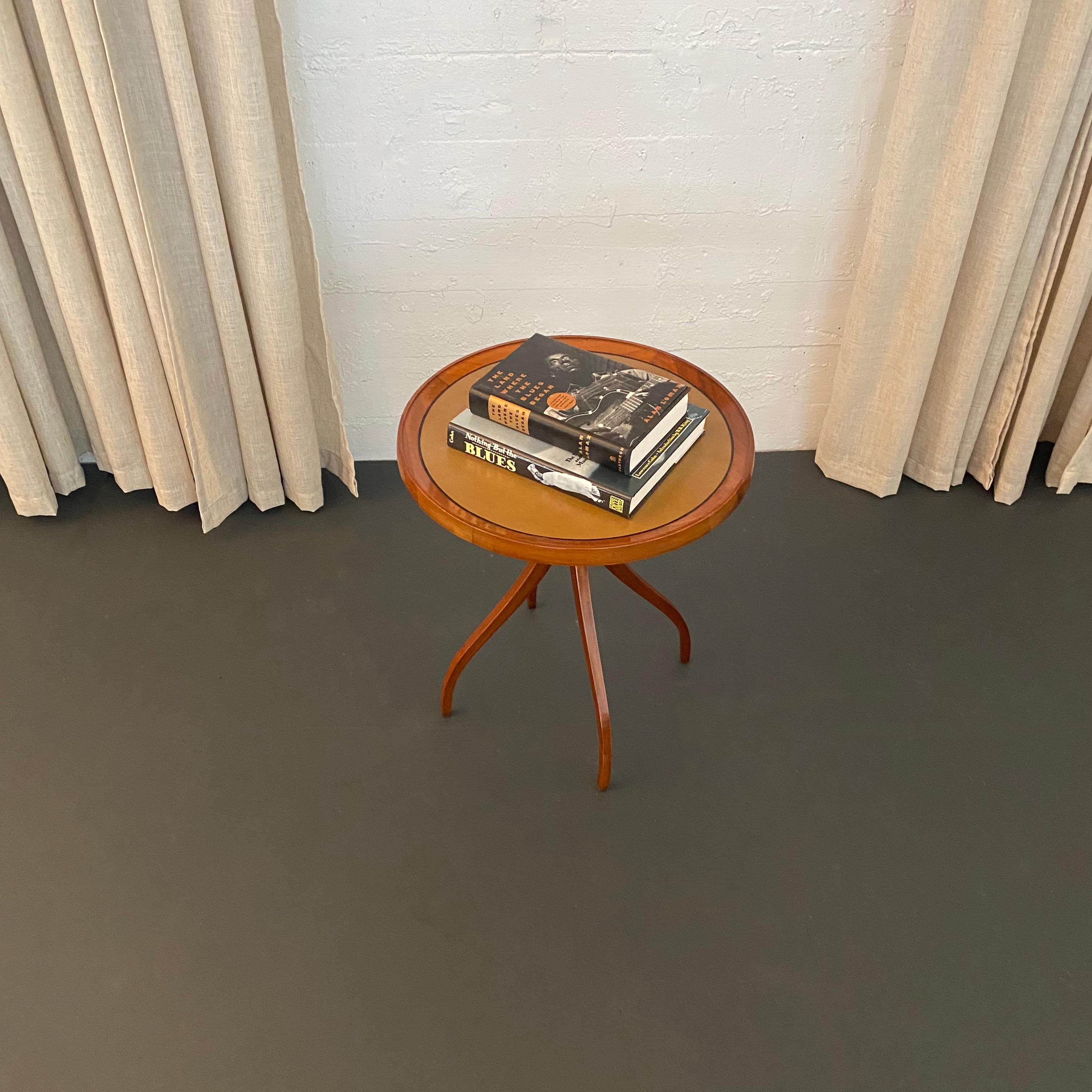 Mid-Century Modern Swag Leg Side Table By Kipp Stewart And Stewart MacDougal in vendita 2