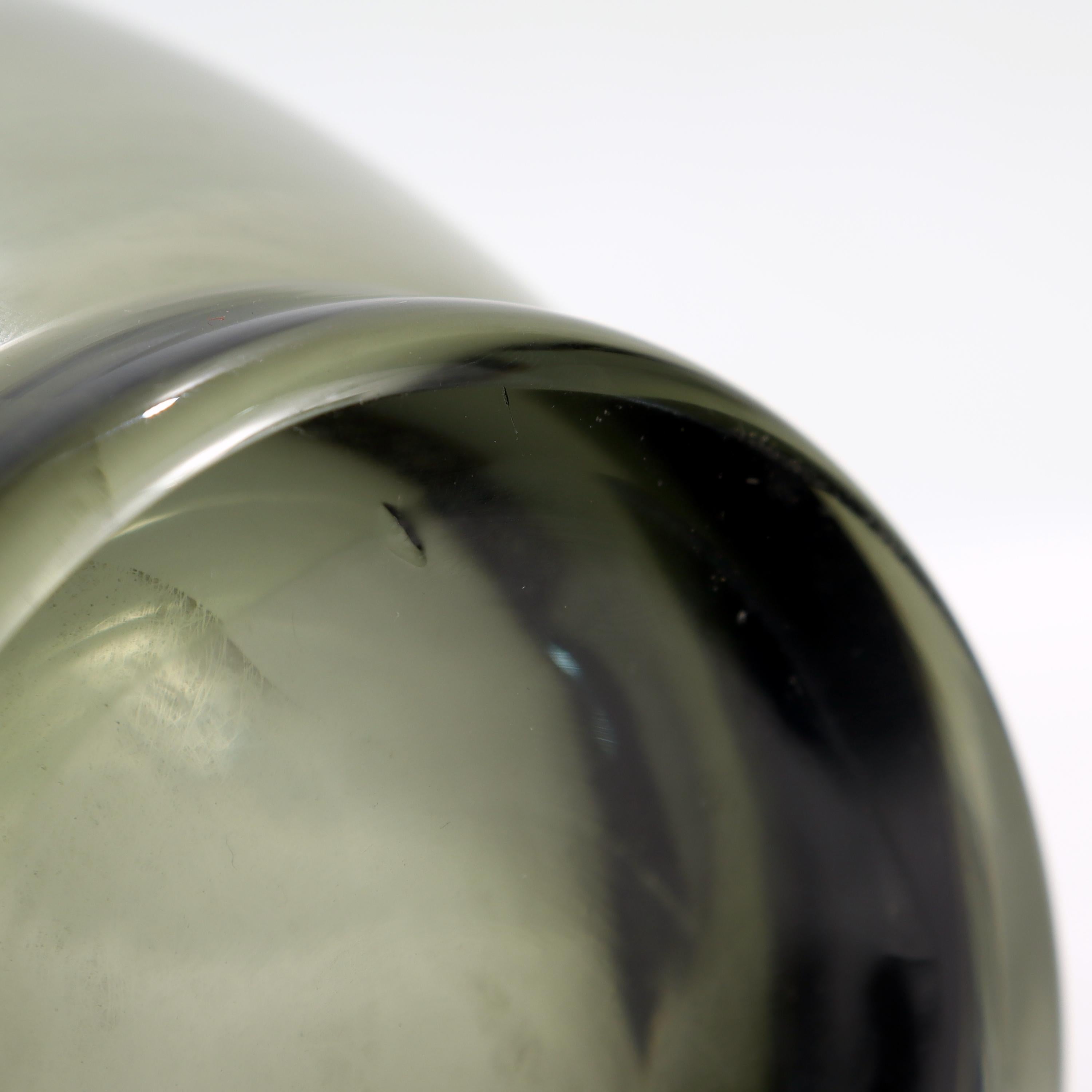 Mid-Century Modern Swedish Art Glass Vase Attributed to Gullaskruf For Sale 7