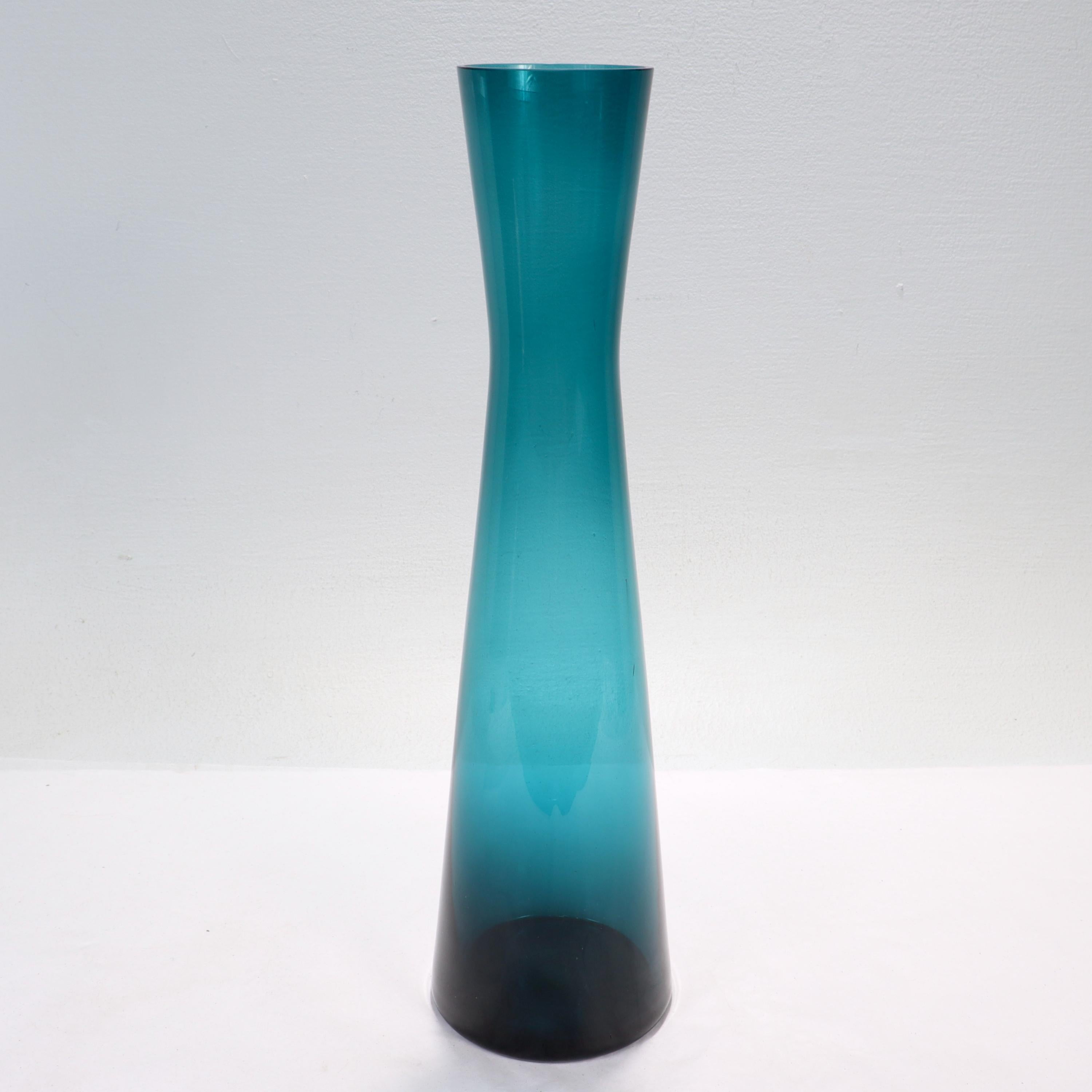 Schwedisches art glass Vase aus der Mitte des Jahrhunderts, Gullaskruf zugeschrieben (Moderne der Mitte des Jahrhunderts) im Angebot