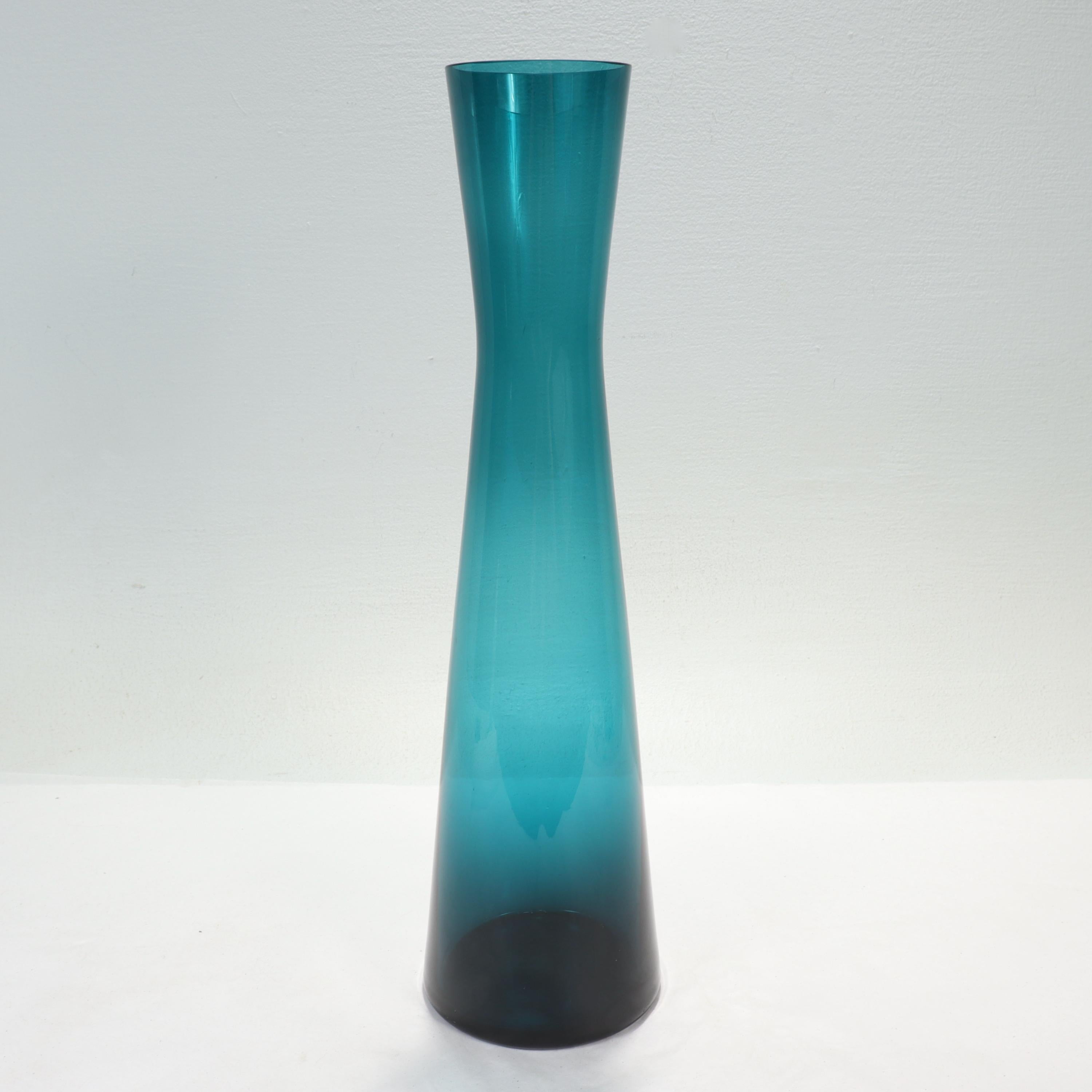 Mid-Century Modern Swedish Art Glass Vase Attributed to Gullaskruf For Sale 1