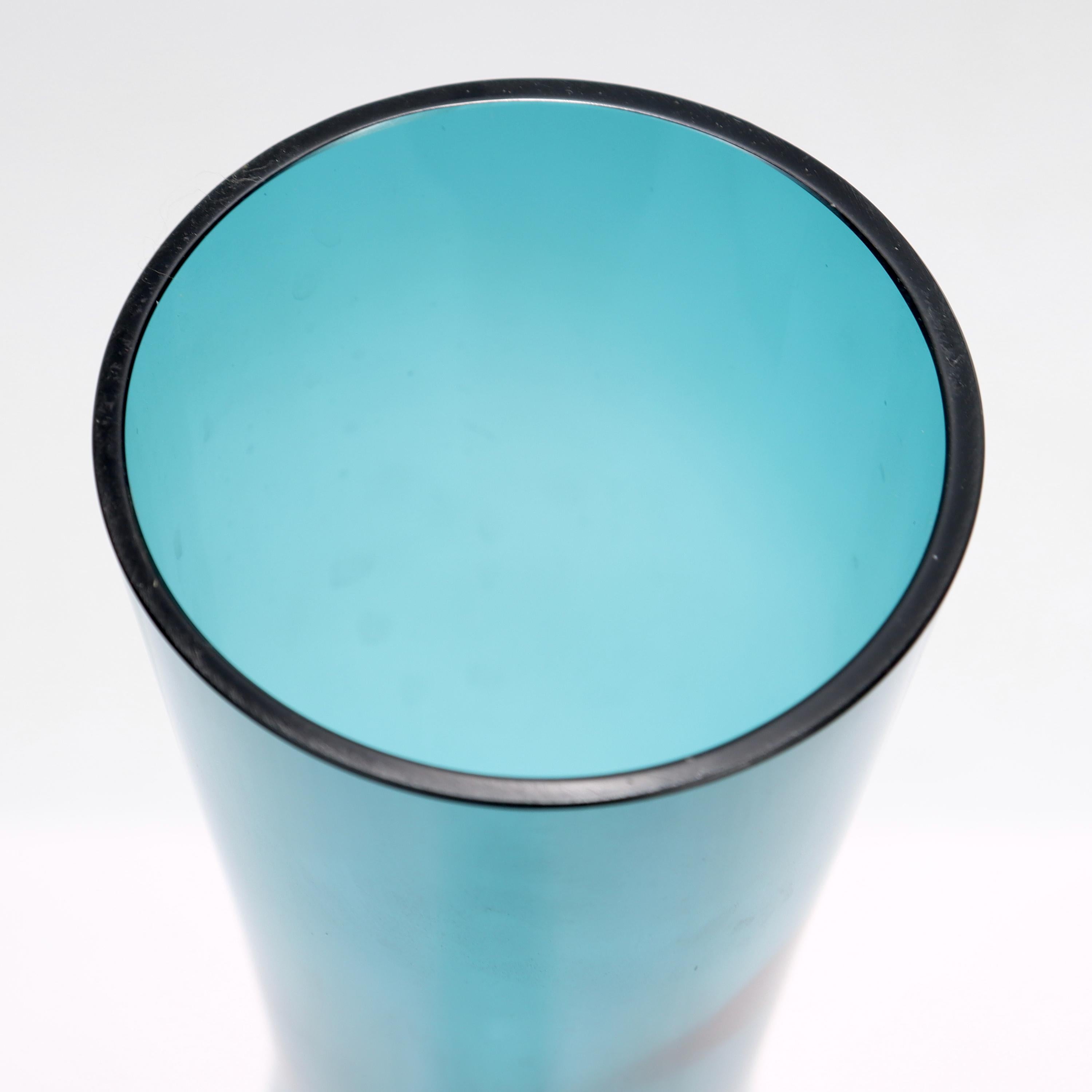 Mid-Century Modern Swedish Art Glass Vase Attributed to Gullaskruf For Sale 3