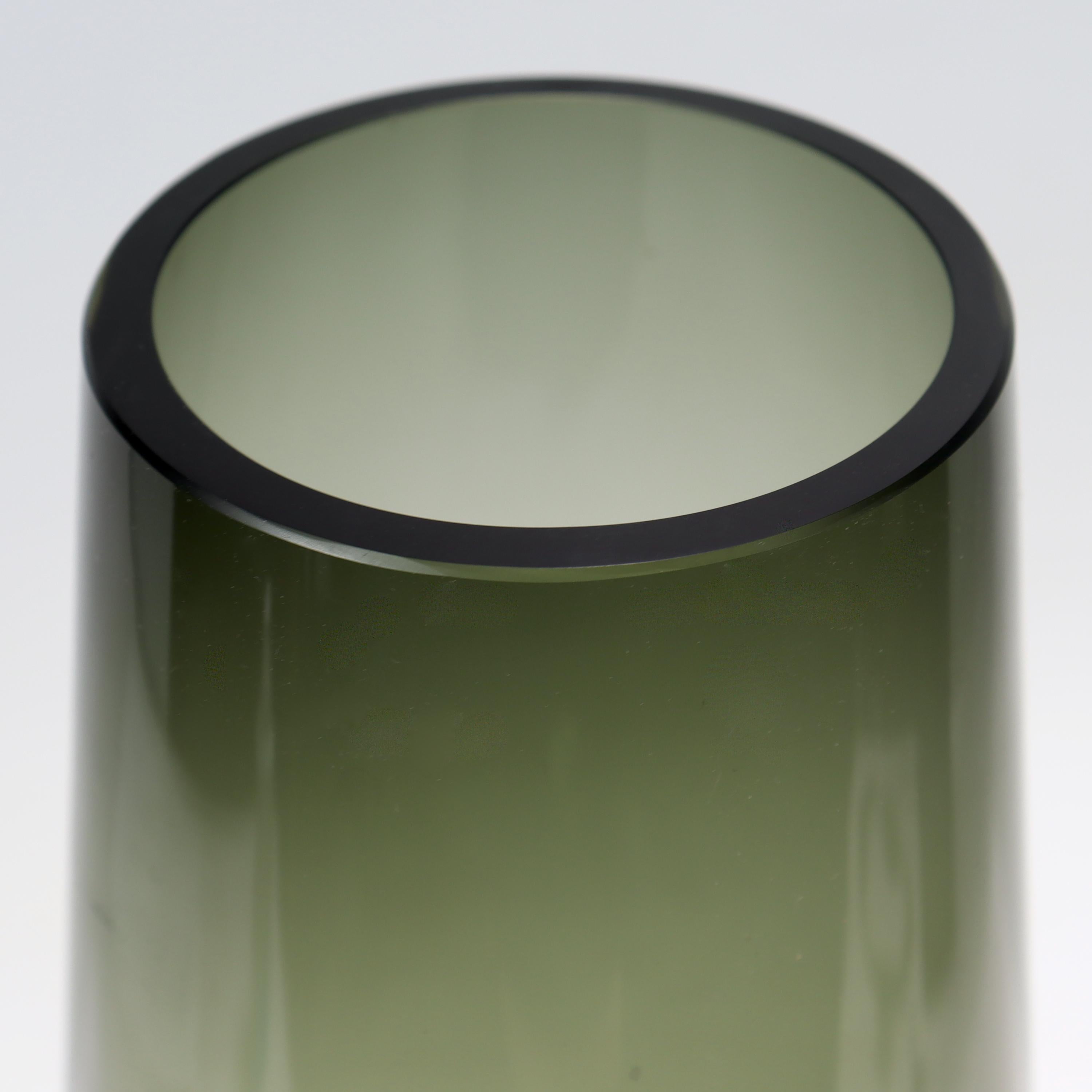 Mid-Century Modern Swedish Art Glass Vase Attributed to Gullaskruf For Sale 5