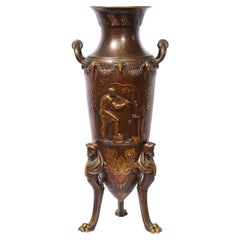 Urne suédoise moderne du milieu du siècle en bronze avec motifs néoclassiques stylisés en relief