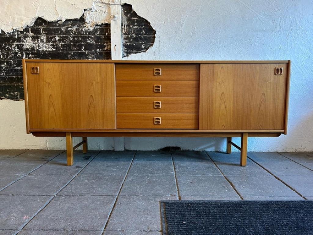 Schwedische Mid-Century-Modern-Anrichte aus Teakholz von Erik Worts im Angebot 4