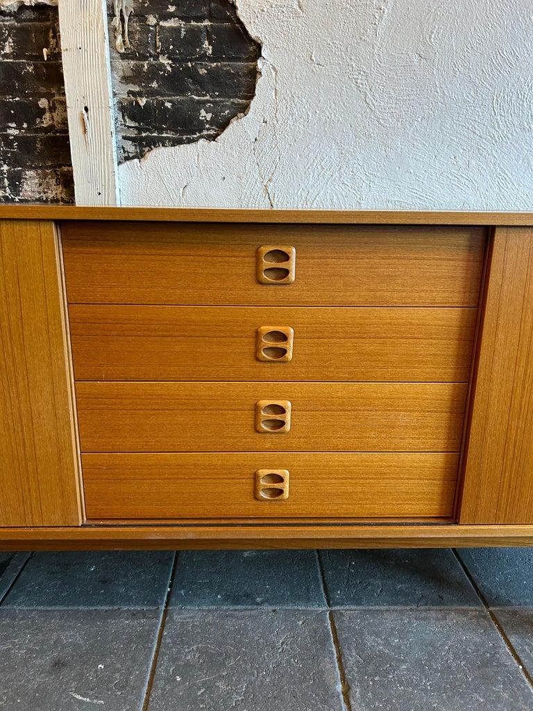 Schwedische Mid-Century-Modern-Anrichte aus Teakholz von Erik Worts (Skandinavische Moderne) im Angebot