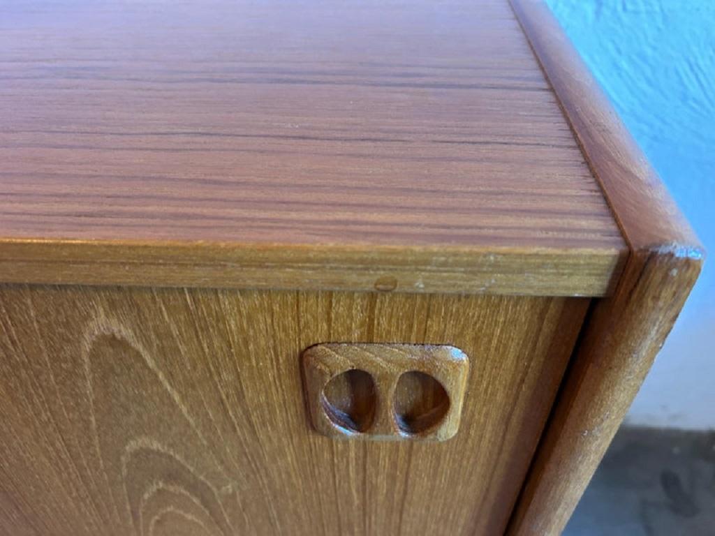 Schwedische Mid-Century-Modern-Anrichte aus Teakholz von Erik Worts (Holzarbeit) im Angebot