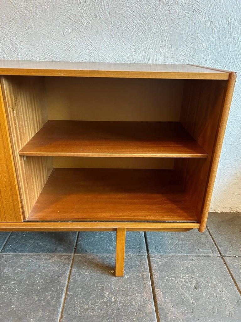 Schwedische Mid-Century-Modern-Anrichte aus Teakholz von Erik Worts (20. Jahrhundert) im Angebot