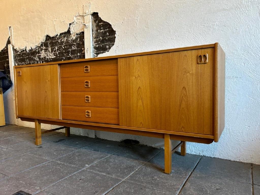 Schwedische Mid-Century-Modern-Anrichte aus Teakholz von Erik Worts im Angebot 3