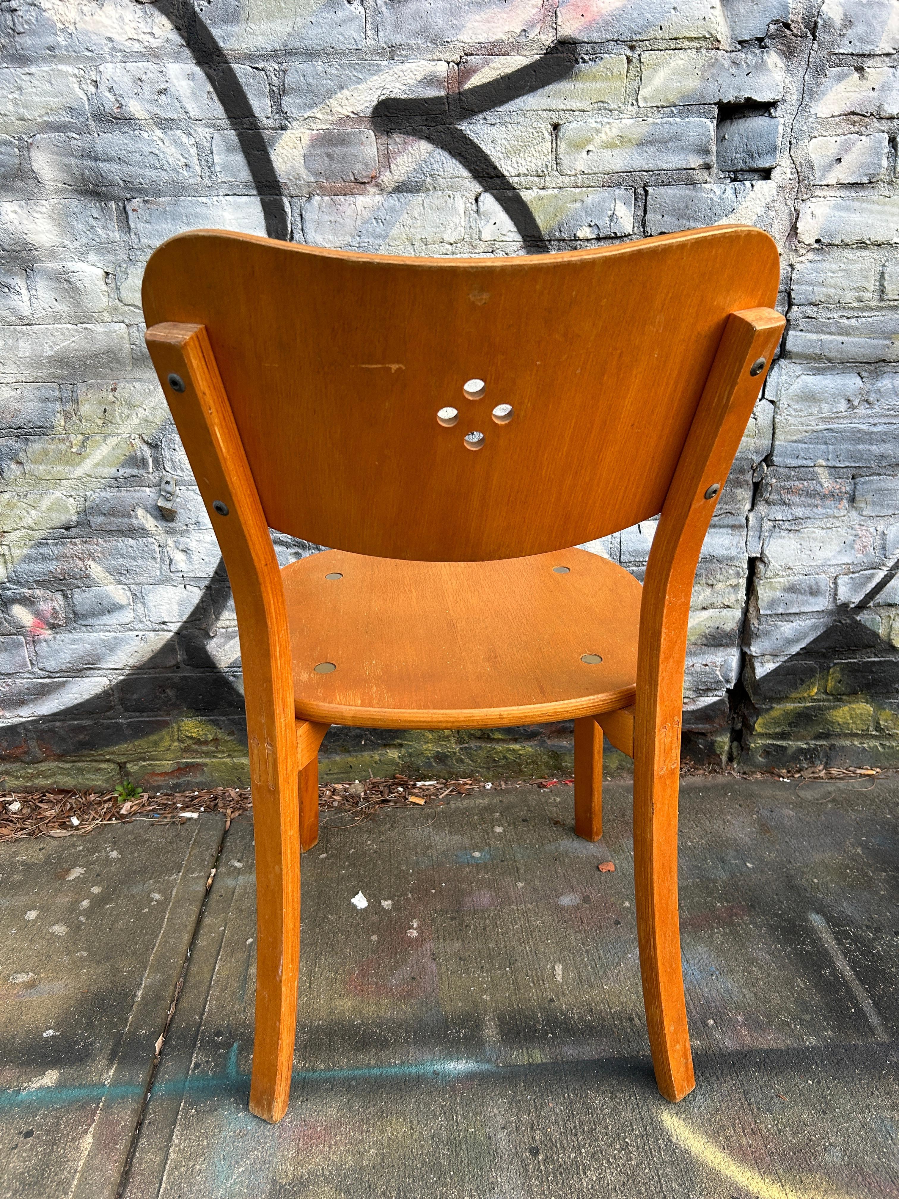 Mid Century Modern Swedish Modern Set of 6 Bentwood Dining Chairs In Good Condition For Sale In BROOKLYN, NY