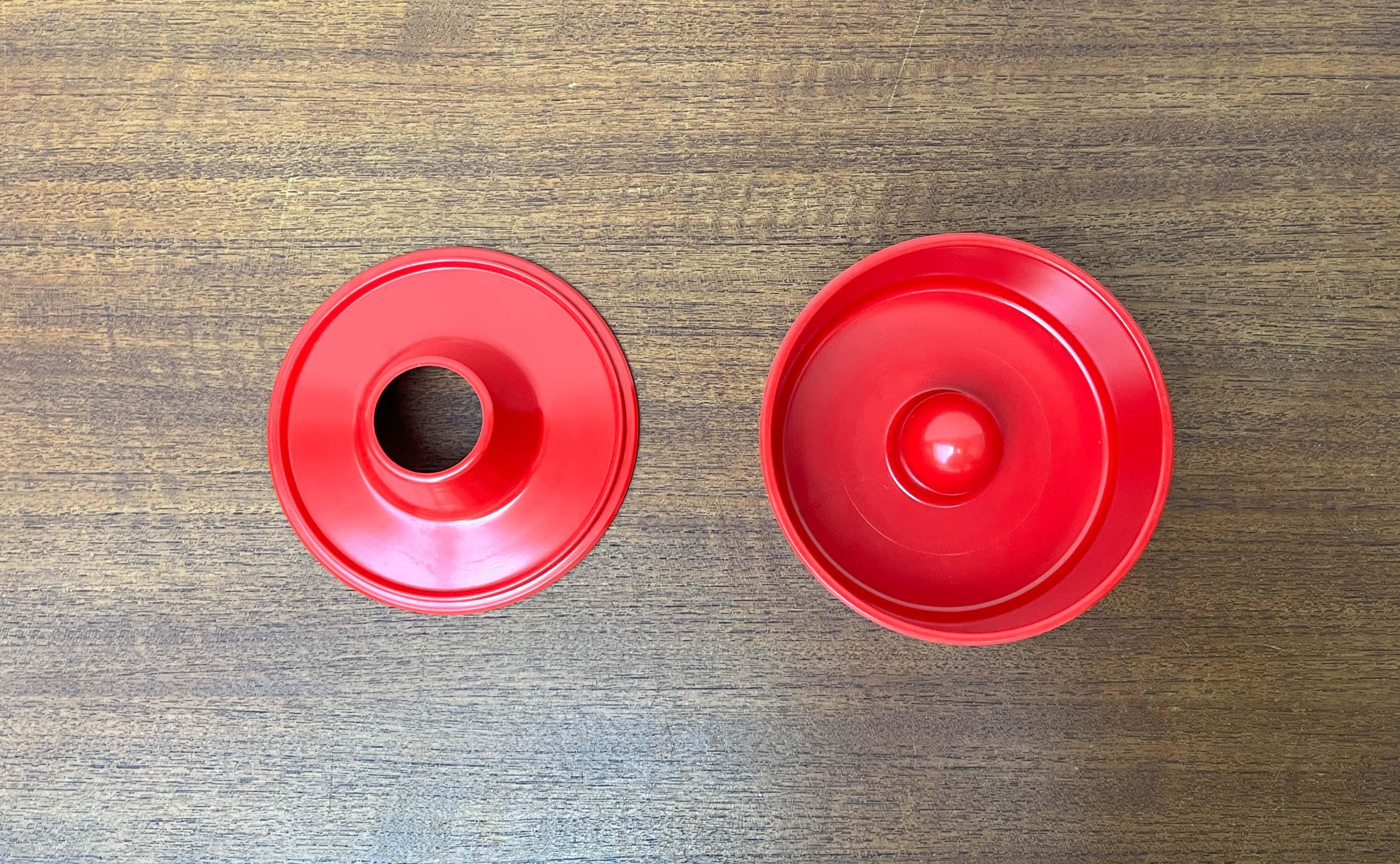 Moderner schwedischer Aschenbecher aus rotem Melamin aus der Jahrhundertmitte Gunnar Larson Gustavsberg, 60er Jahre im Angebot 4