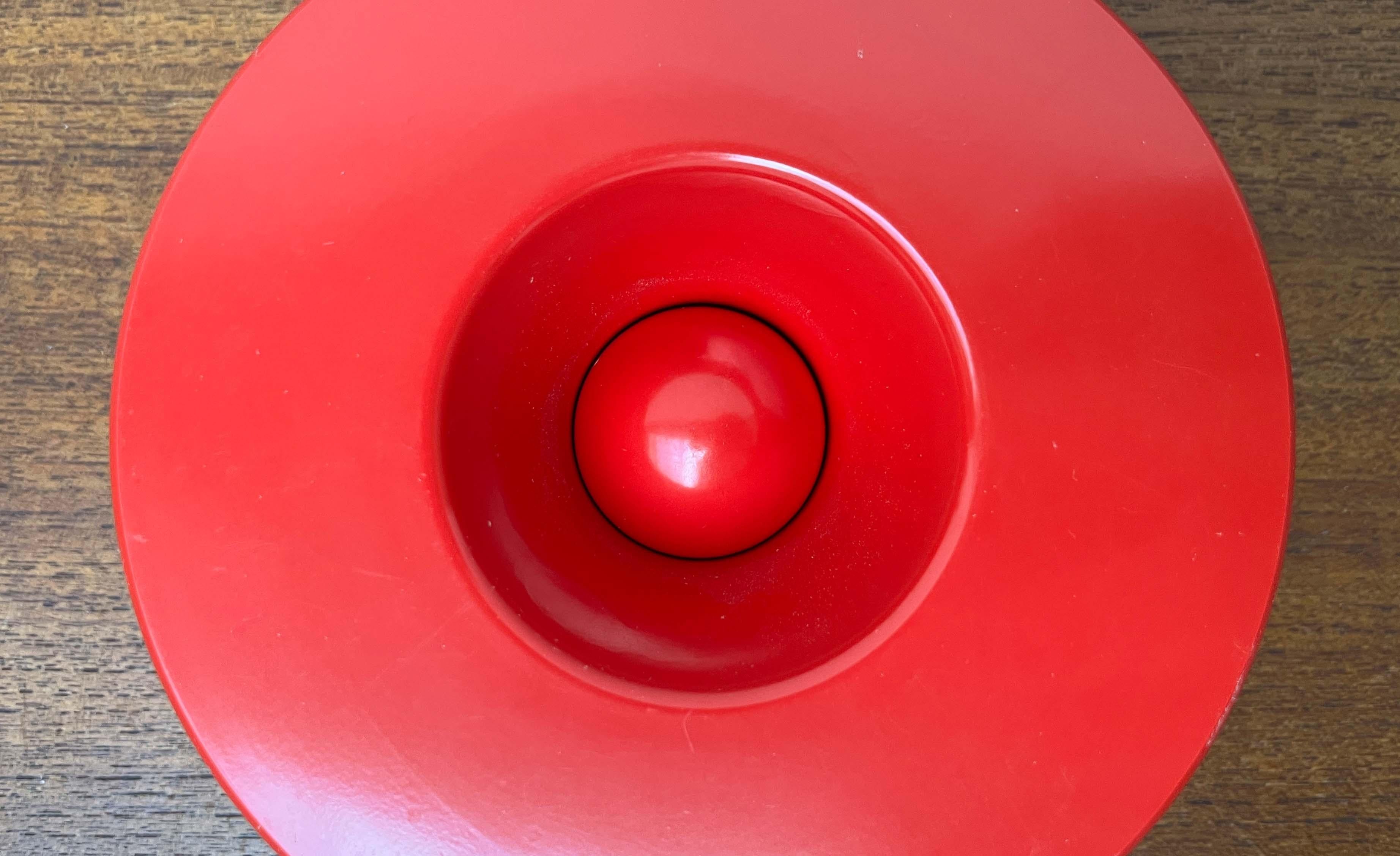 Moderner schwedischer Aschenbecher aus rotem Melamin aus der Jahrhundertmitte Gunnar Larson Gustavsberg, 60er Jahre (Moderne der Mitte des Jahrhunderts) im Angebot