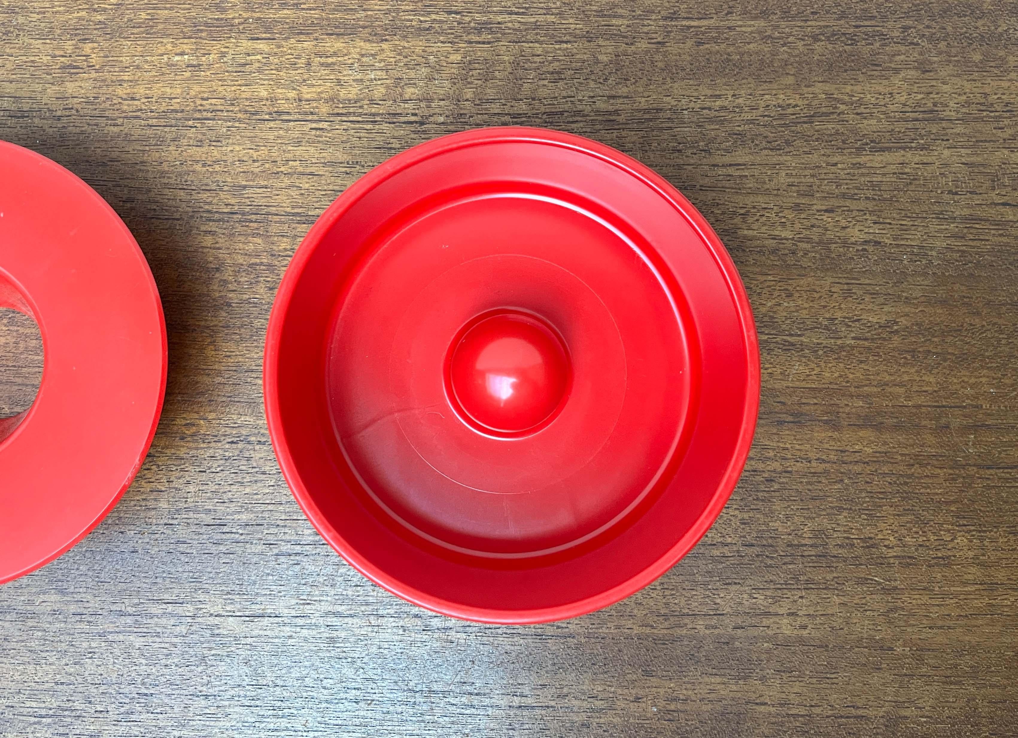 Moderner schwedischer Aschenbecher aus rotem Melamin aus der Jahrhundertmitte Gunnar Larson Gustavsberg, 60er Jahre im Angebot 2