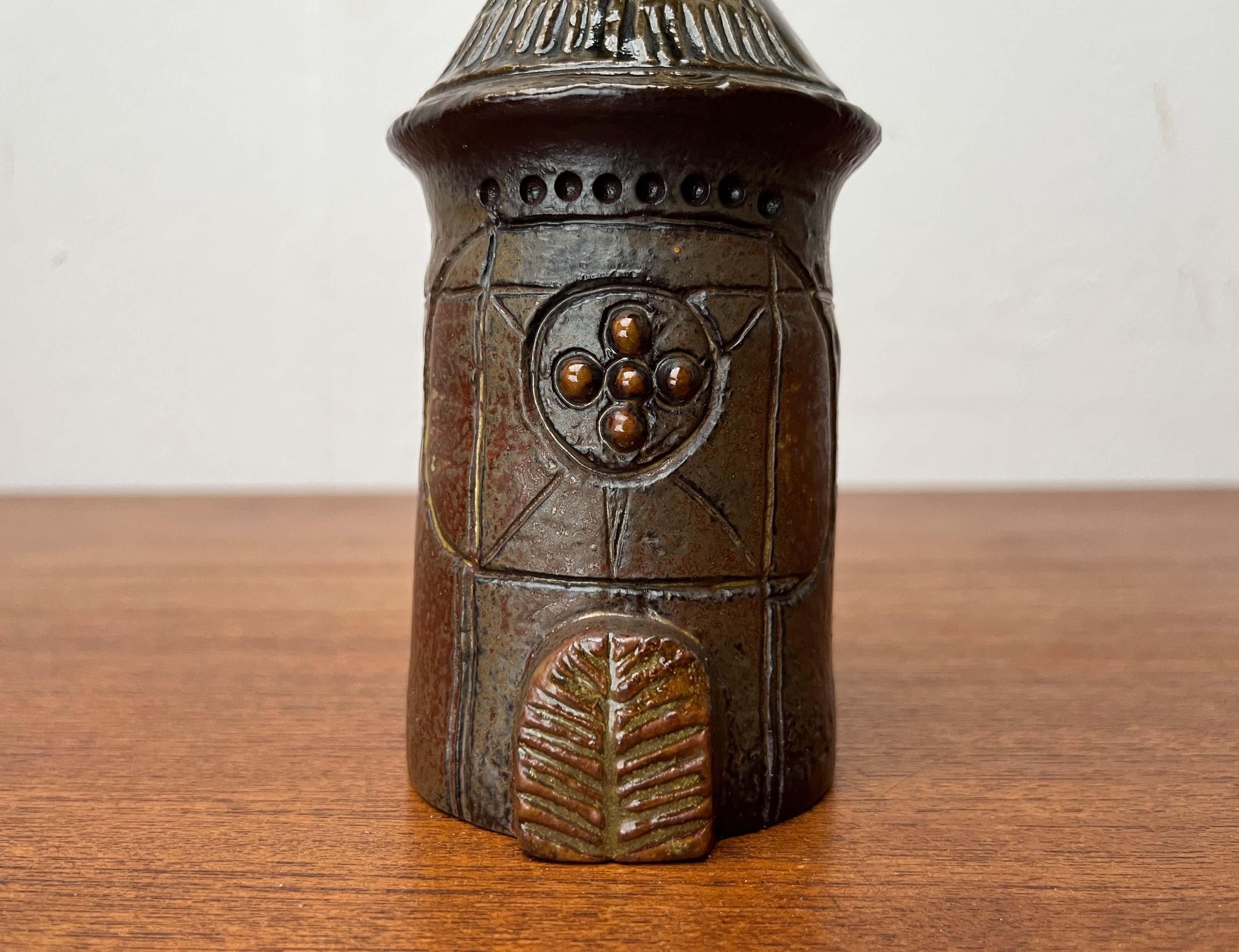 Mid-Century moderno Studio Pottery svedese moderno di metà secolo Serie Bagdad Casa 2 Bertil Vallien in vendita