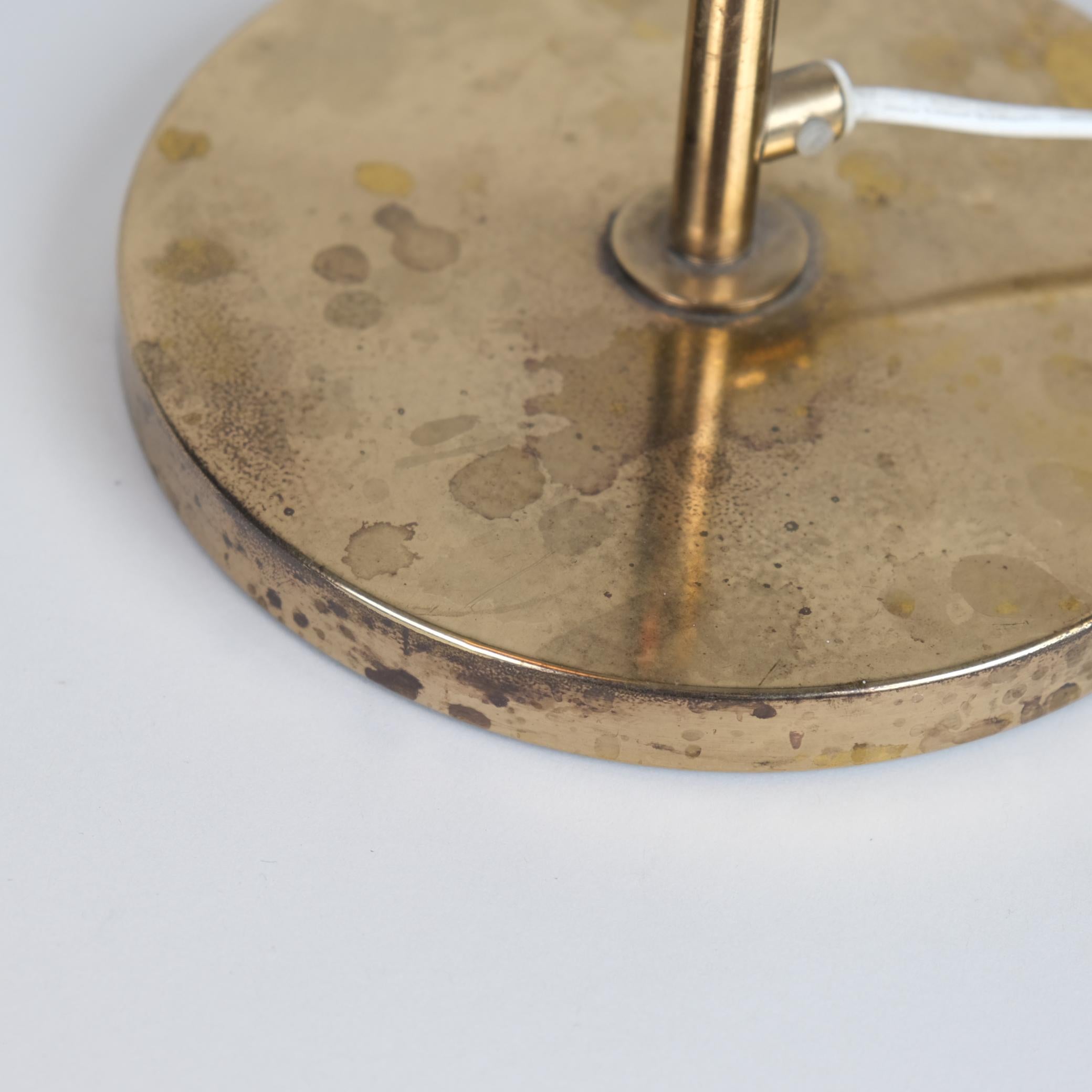 Ottone Lampada da tavolo svedese moderna di metà secolo in ottone pieno con collo regolabile, anni '60 in vendita