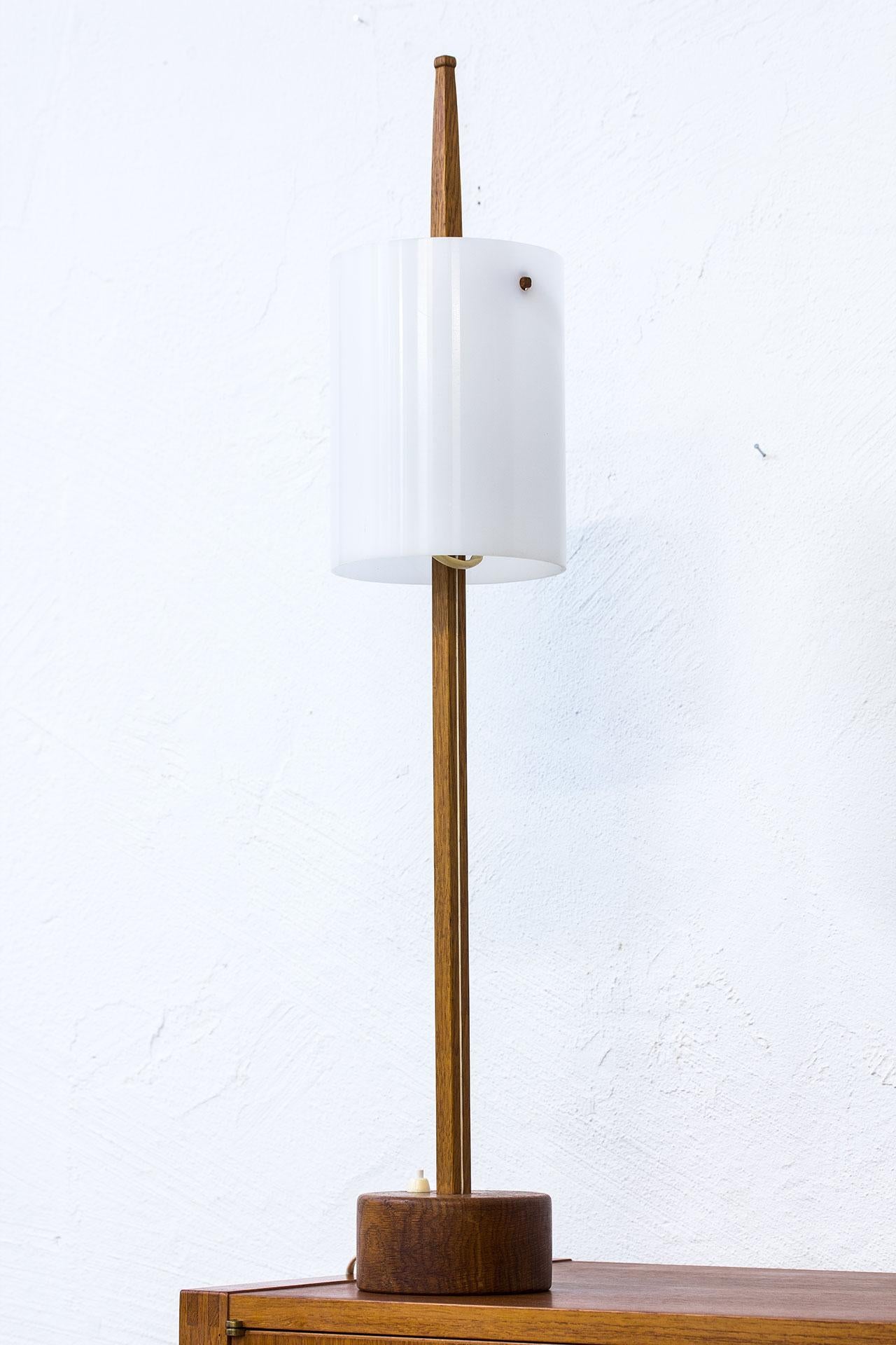 Scandinavian Modern Mid-Century Modern Swedish Table Lamp in Oak and Acrylic by Luxus, Sweden