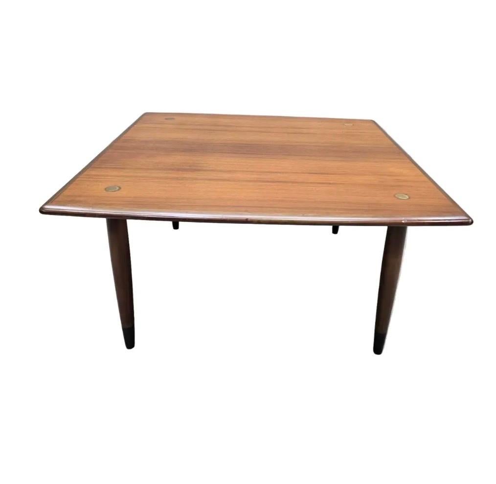 Suédois Table basse en teck suédois moderne du milieu du siècle par Dux en vente