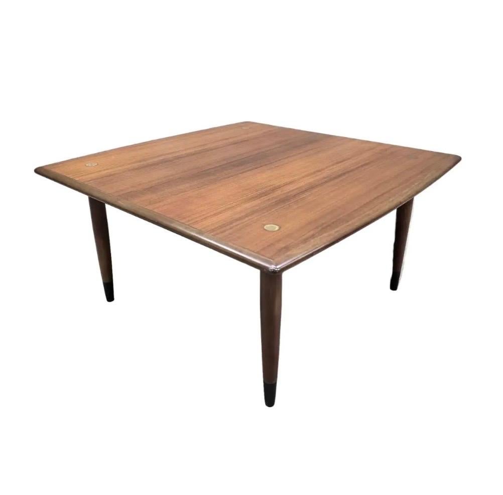 20ième siècle Table basse en teck suédois moderne du milieu du siècle par Dux en vente