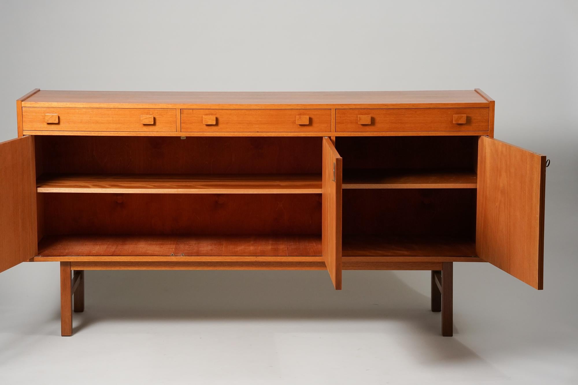 Mid-Century Modern Swedish teak sideboard from the 1960s. A classic Mid-Century Modern style, interesting knob design. Build in sections on the top drawers. Top drawers lined up with green felt. Good vintage condition, minor wear consistent with age