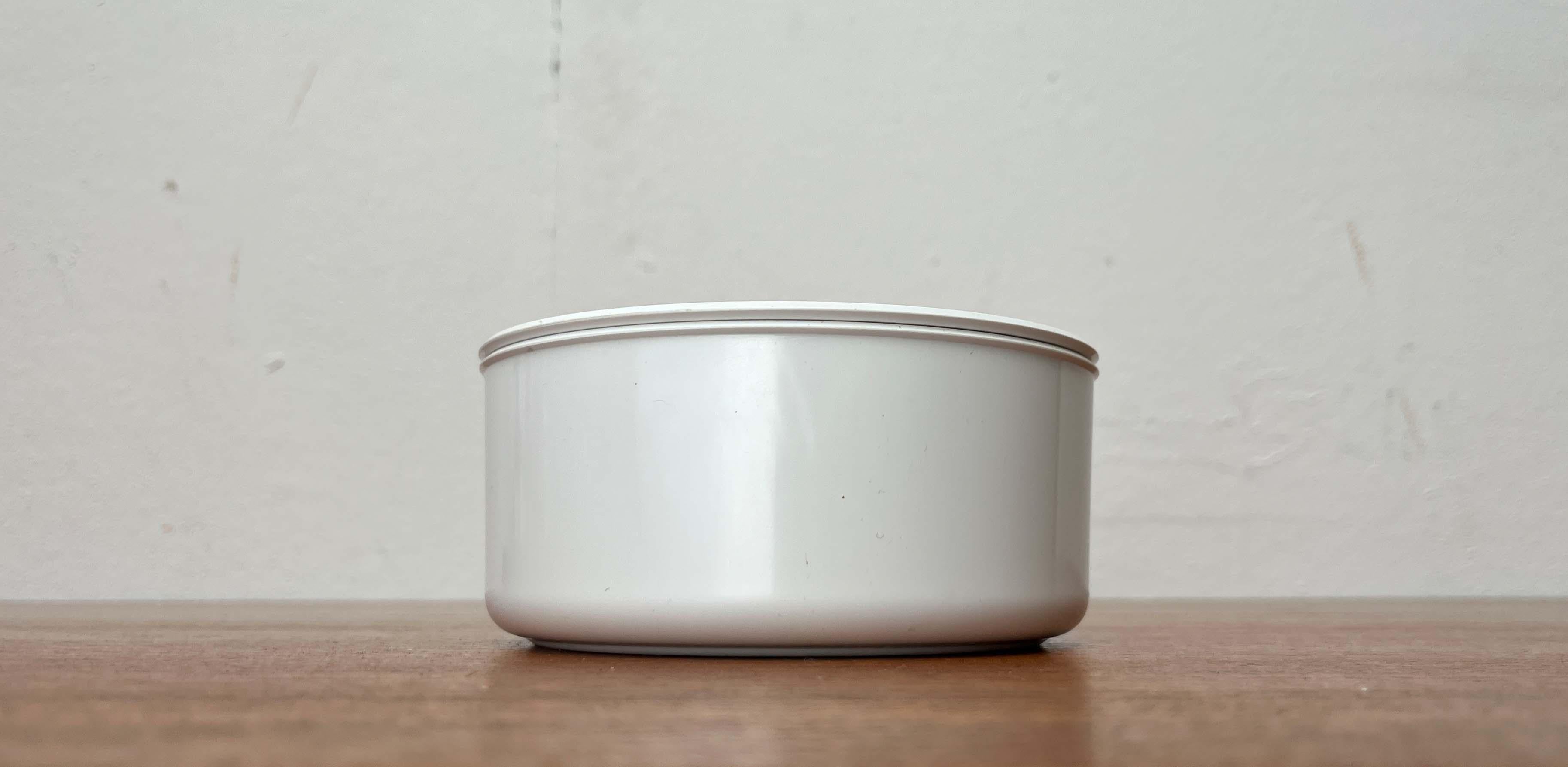 Mid-Century moderno Posacenere svedese moderno di metà secolo in melamina bianca Gunnar Larson Gustavsberg, anni '60 in vendita