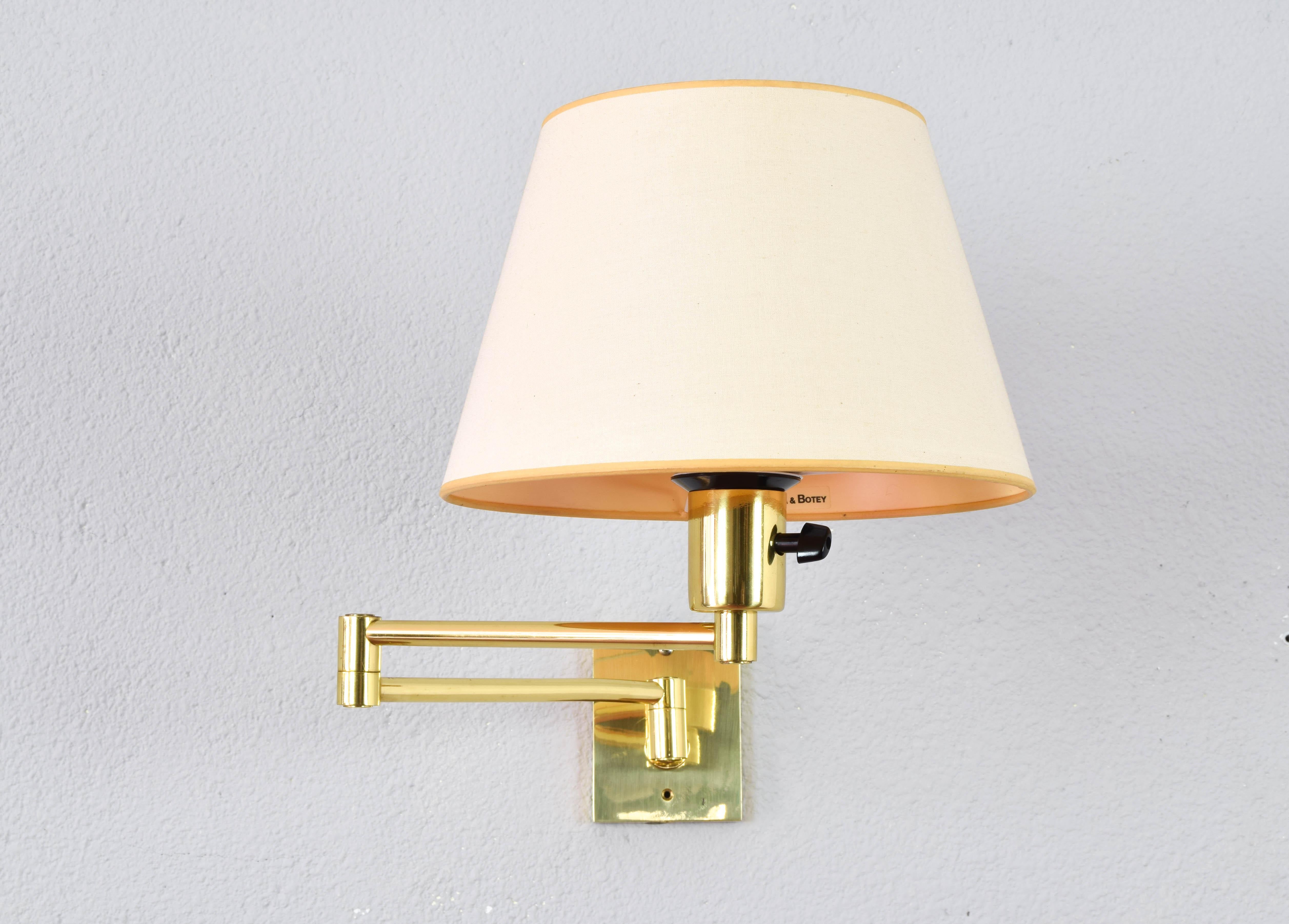 Sconce designed by George W. Hansen in the 1960s and produced by the Spanish firm Metalarte with permission from Hansen Lamps New York in the 1970s. Brass structure and articulated arm.
Measurements:
Depth 54 cm
Length of each arm 28 cm
Height
